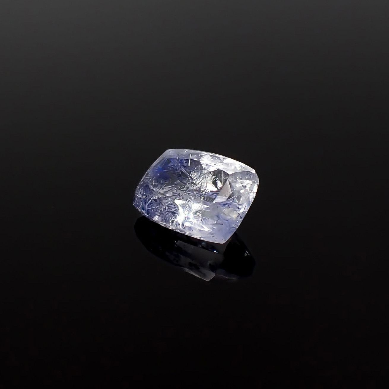 デュモルチェライトインクォーツ ブラジル産 0.86ct / 6.9x5mm前後 [260331852]
