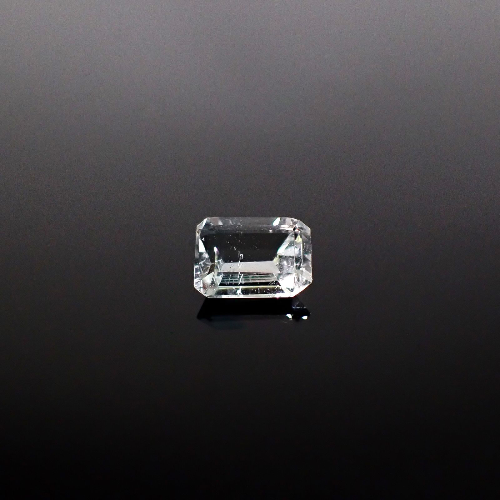 バイカラートパーズ 非加熱 ブラジル産 1.14ct / 6.9x5.2mm前後 [260331802]