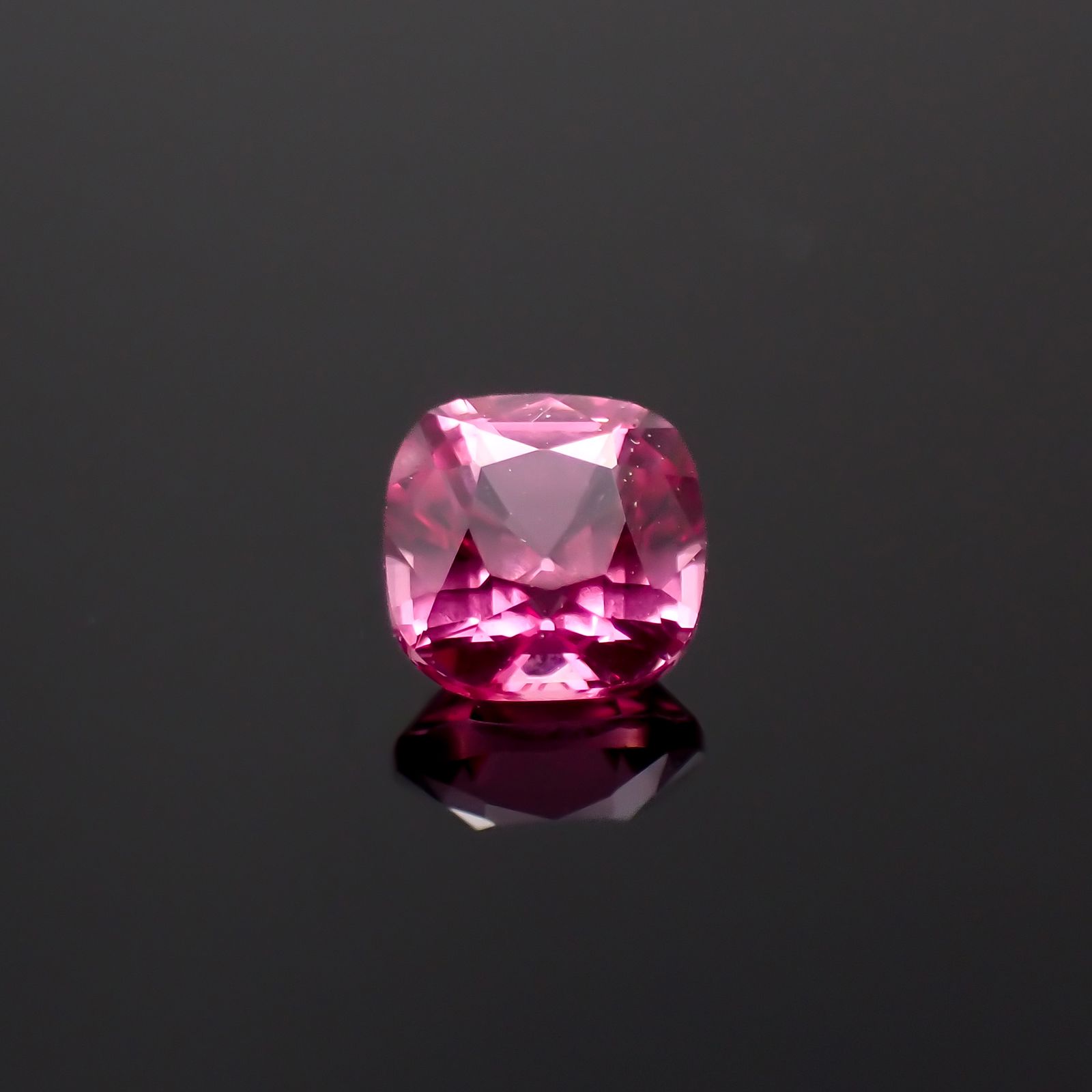 ホットピンクスピネル タンザニア産 0.26ct[231224512]3.5x3.5mm前後