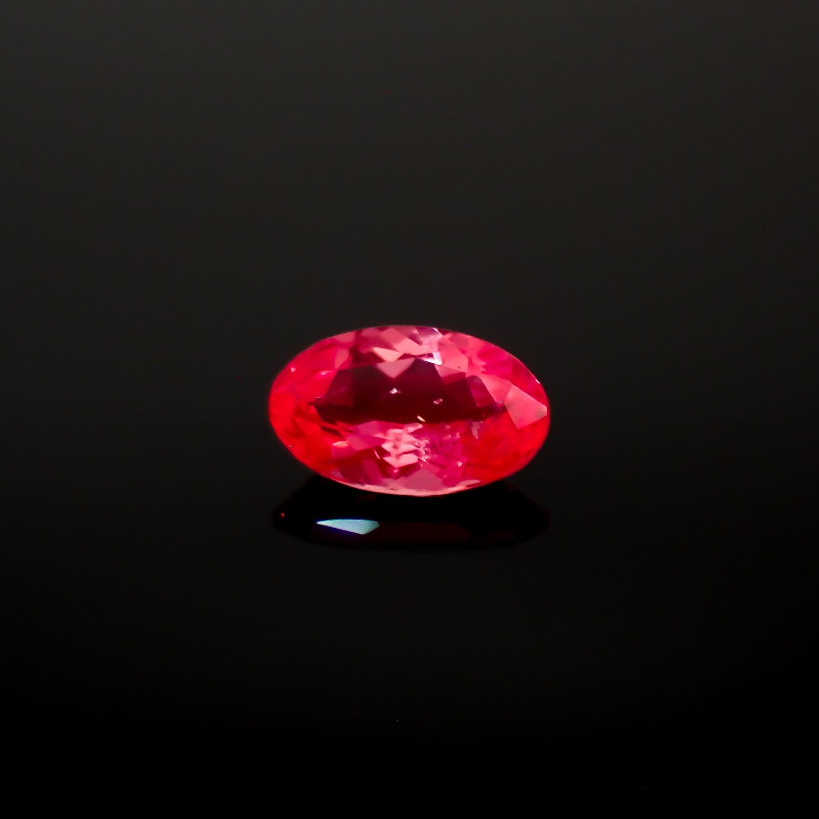 ホットピンクスピネル タンザニア産 0.22ct[231224510]5x3mm前後