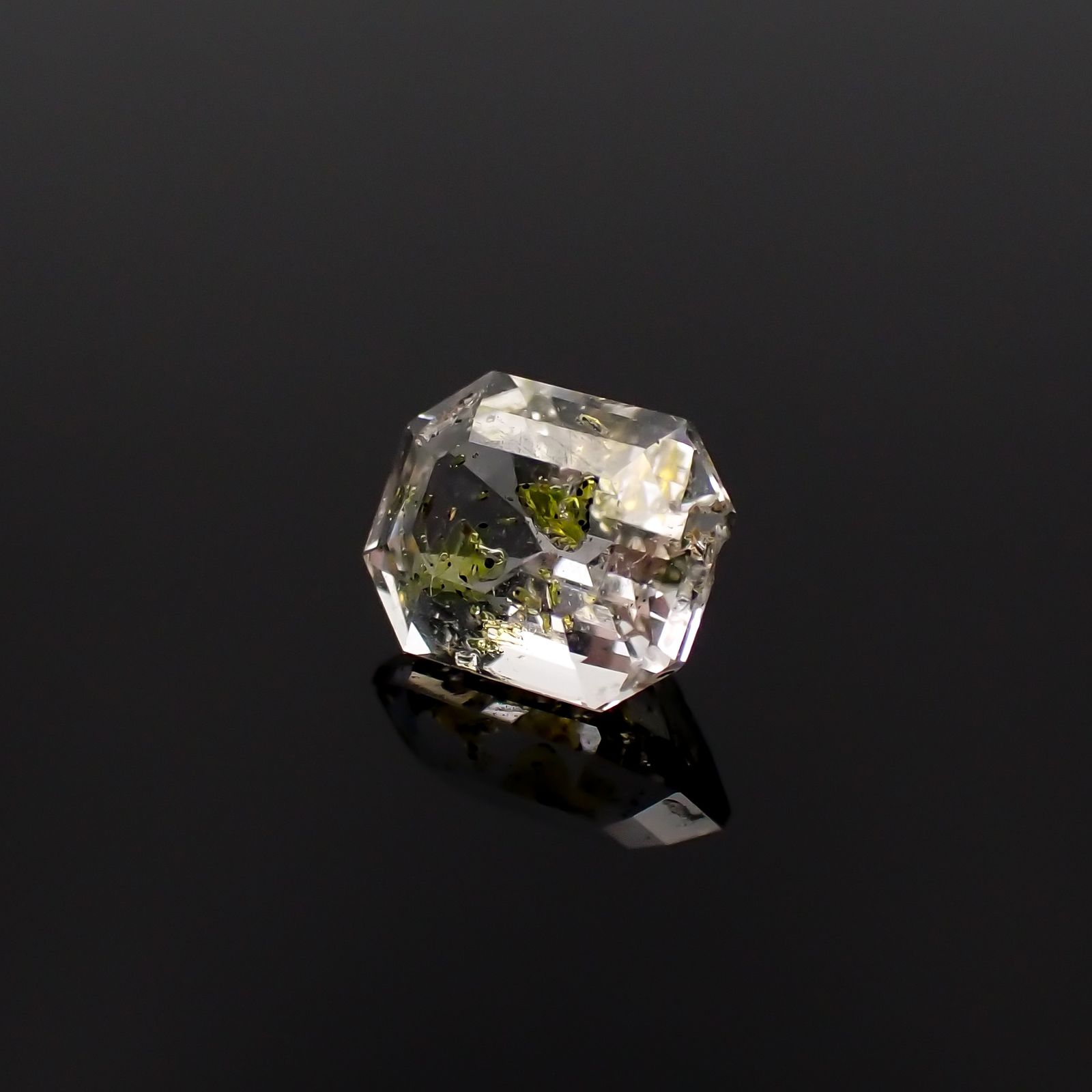 ◇オクタゴンカット◇オイルインクォーツ パキスタン産 0.65ct [230522094]5.9x4.7mm前後