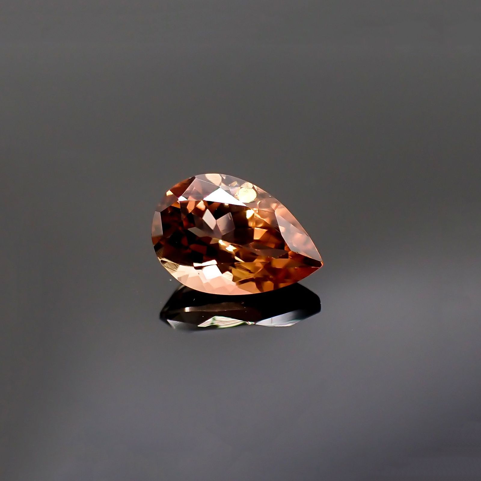バイカラートルマリン(宝石名バイカラー・トルマリン) コンゴ民主共和国産 1.970ct ソ付(彩珠)[211013602]10.2×7mm前後
