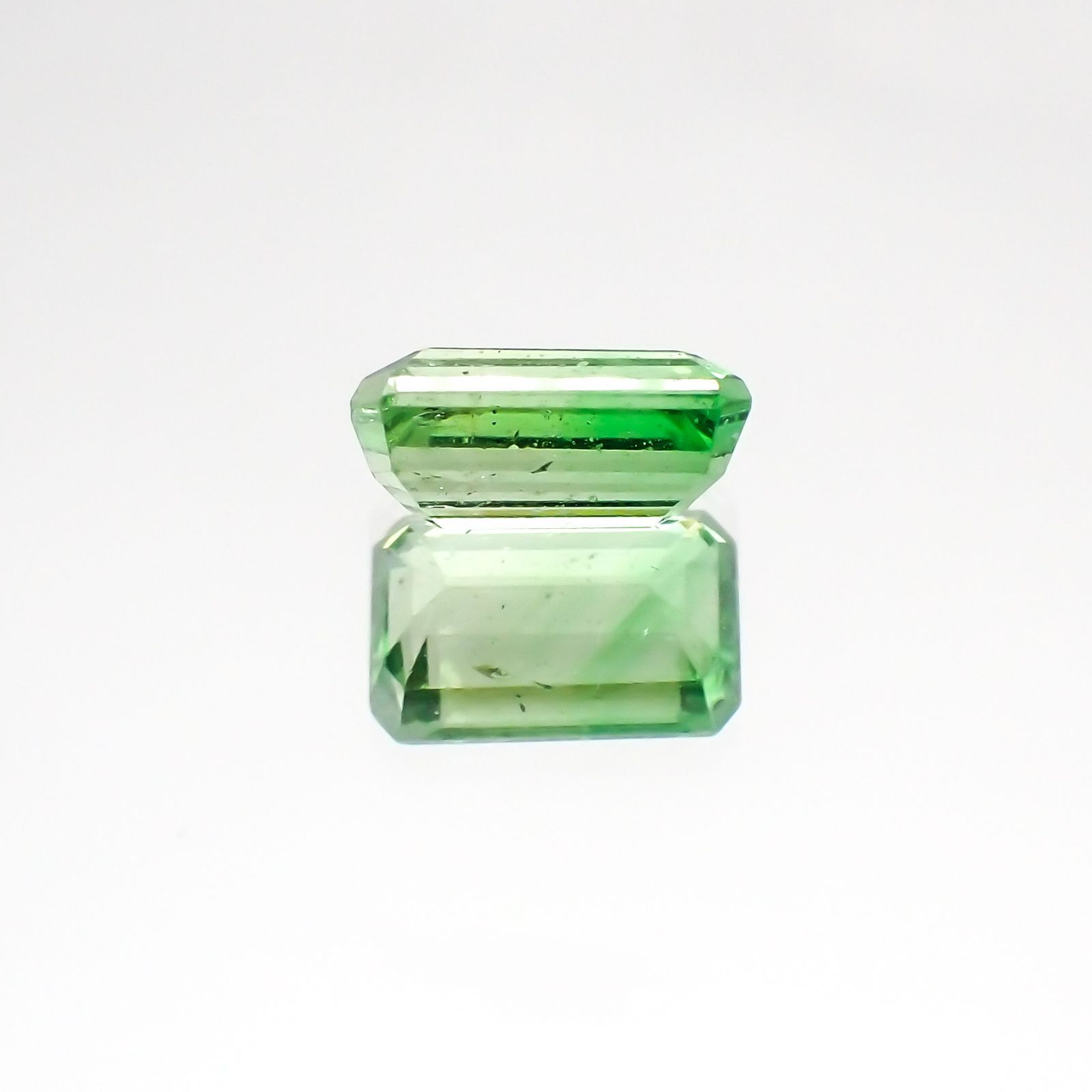 バイカラーツァボライト(宝石名グリーン グロッシュラー・ガーネット)タンザニア産 1.45ct 識別済[231124266]7.7x4.8mm前後