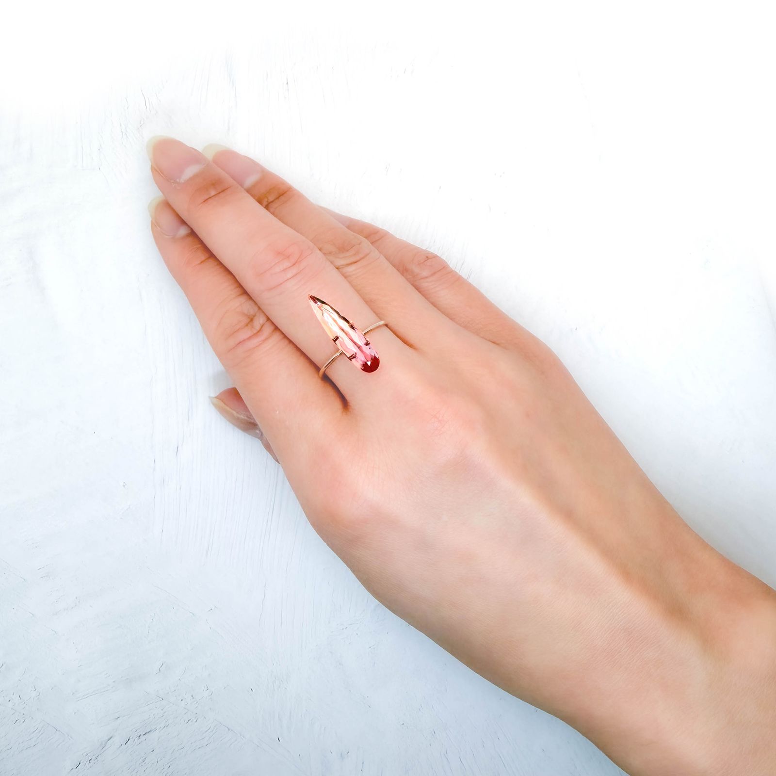 インペリアルトパーズ ブラジル産 3.38ct / 21x5.5mm前後 [260131602]