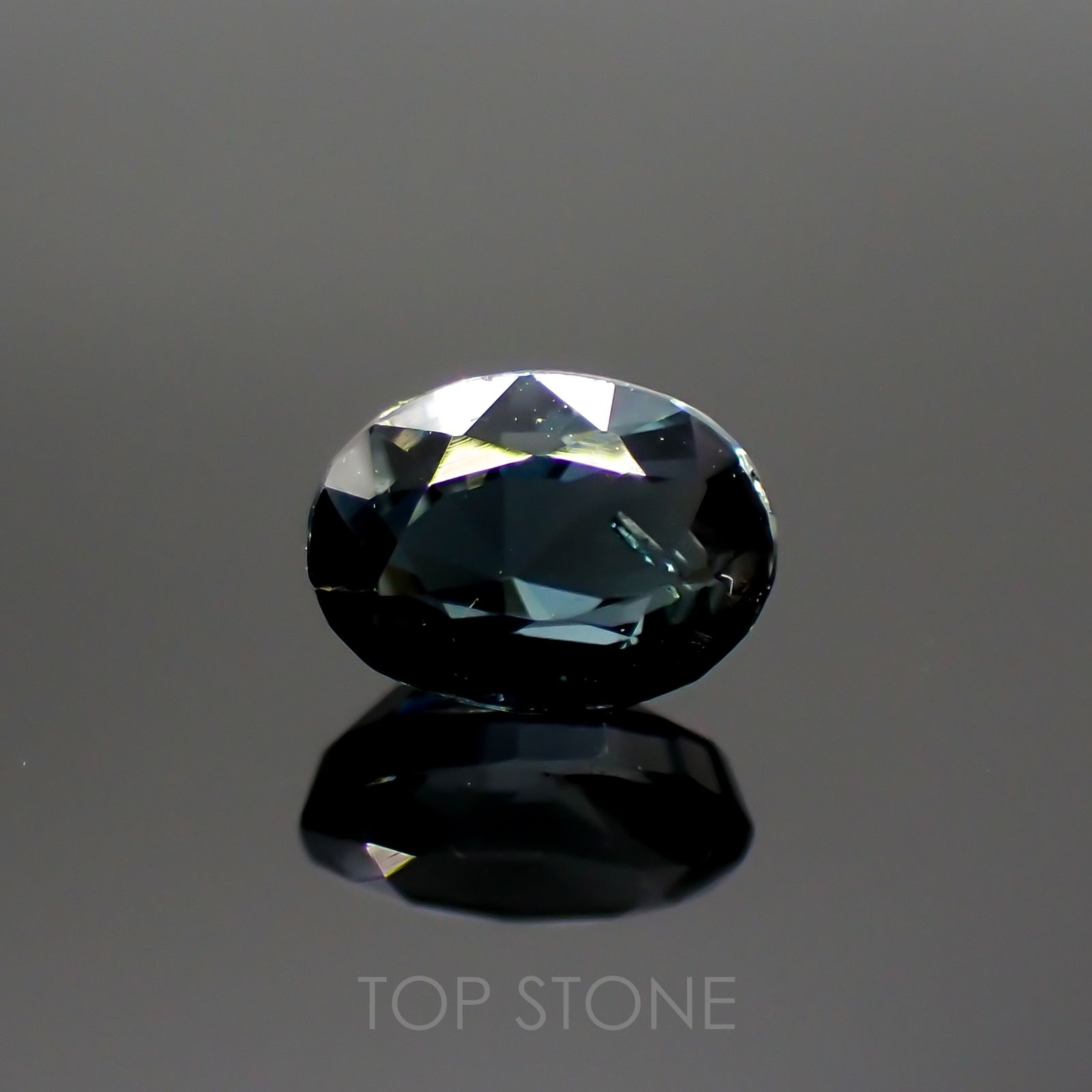 サファリン(宝石名ブルー・サフィリン) スリランカ産 0.387ct ソ付(彩珠)[20106502]4.8×3.5mm前後