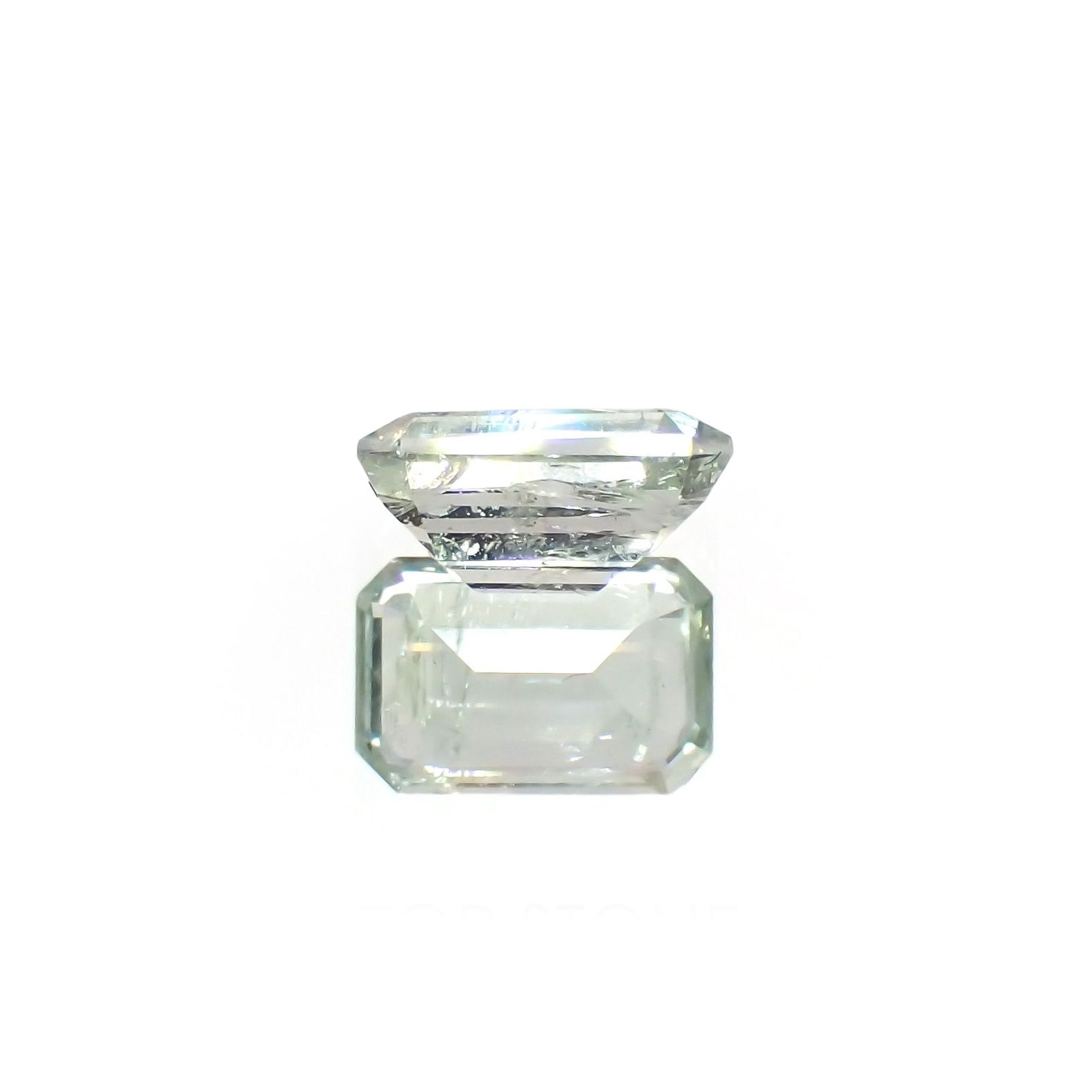 バナジウムコーネルピン(宝石名コーネルピン)タンザニア・タンガ州産 識別済 0.91ct / 6.7x4.4mm前後 [260815621]