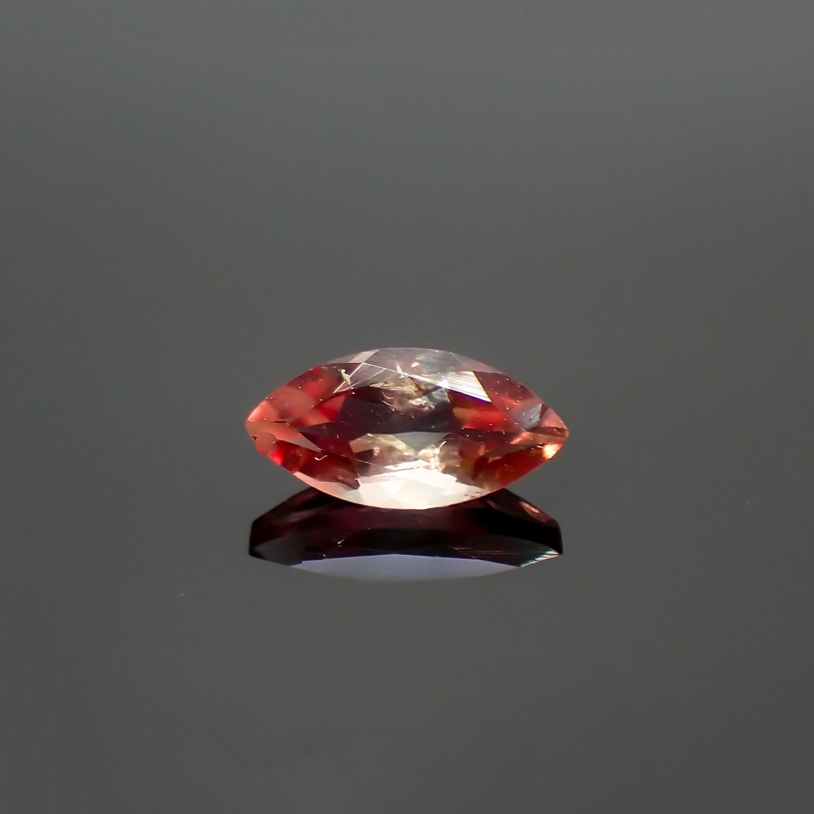 バイカラーアンデシン(宝石名アンデシン)チベット産 識別済 0.77ct / 9.1x4.6mm前後 [220115264]