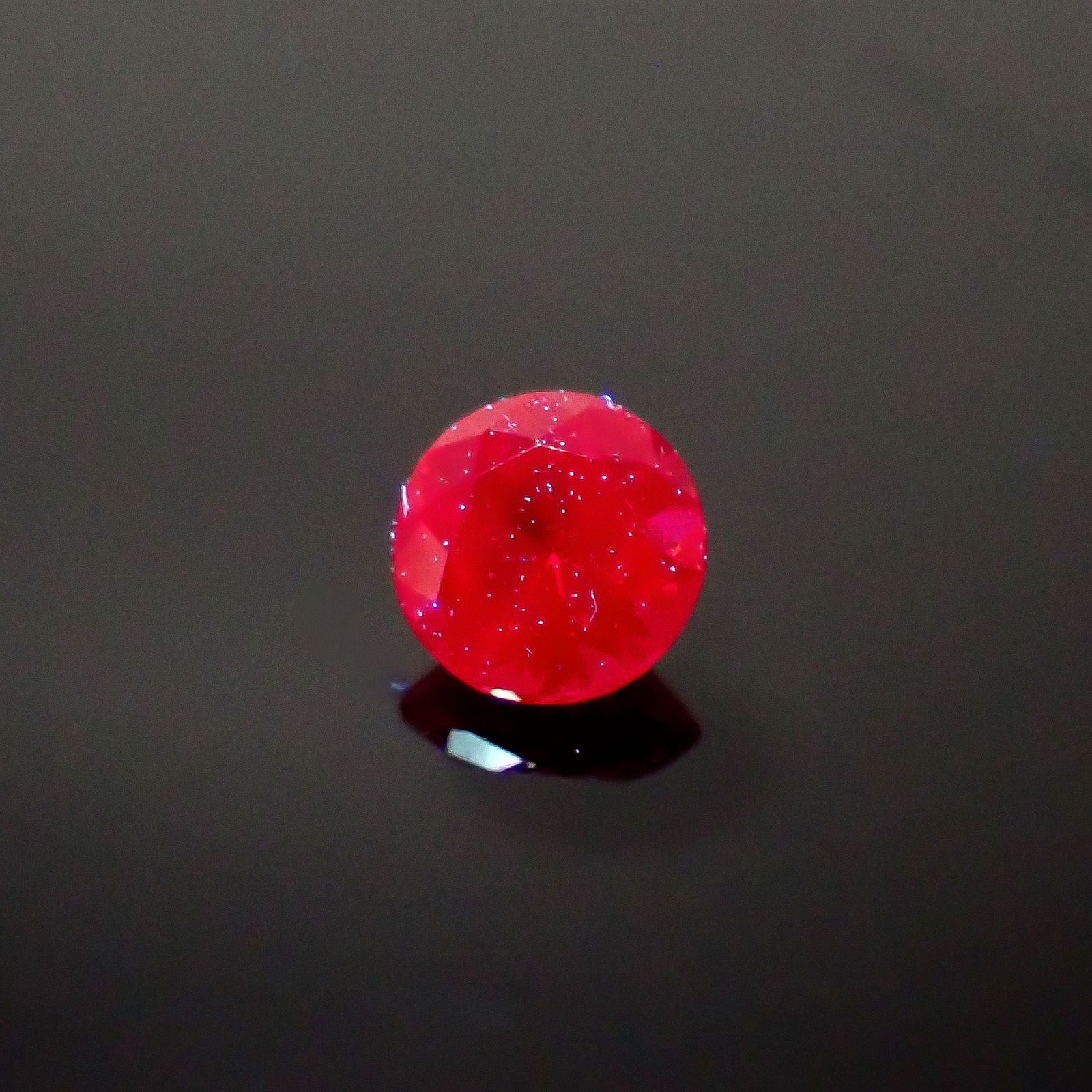 レッドスピネル ビルマ産 0.17ct[240728573]3.3x3.3mm前後