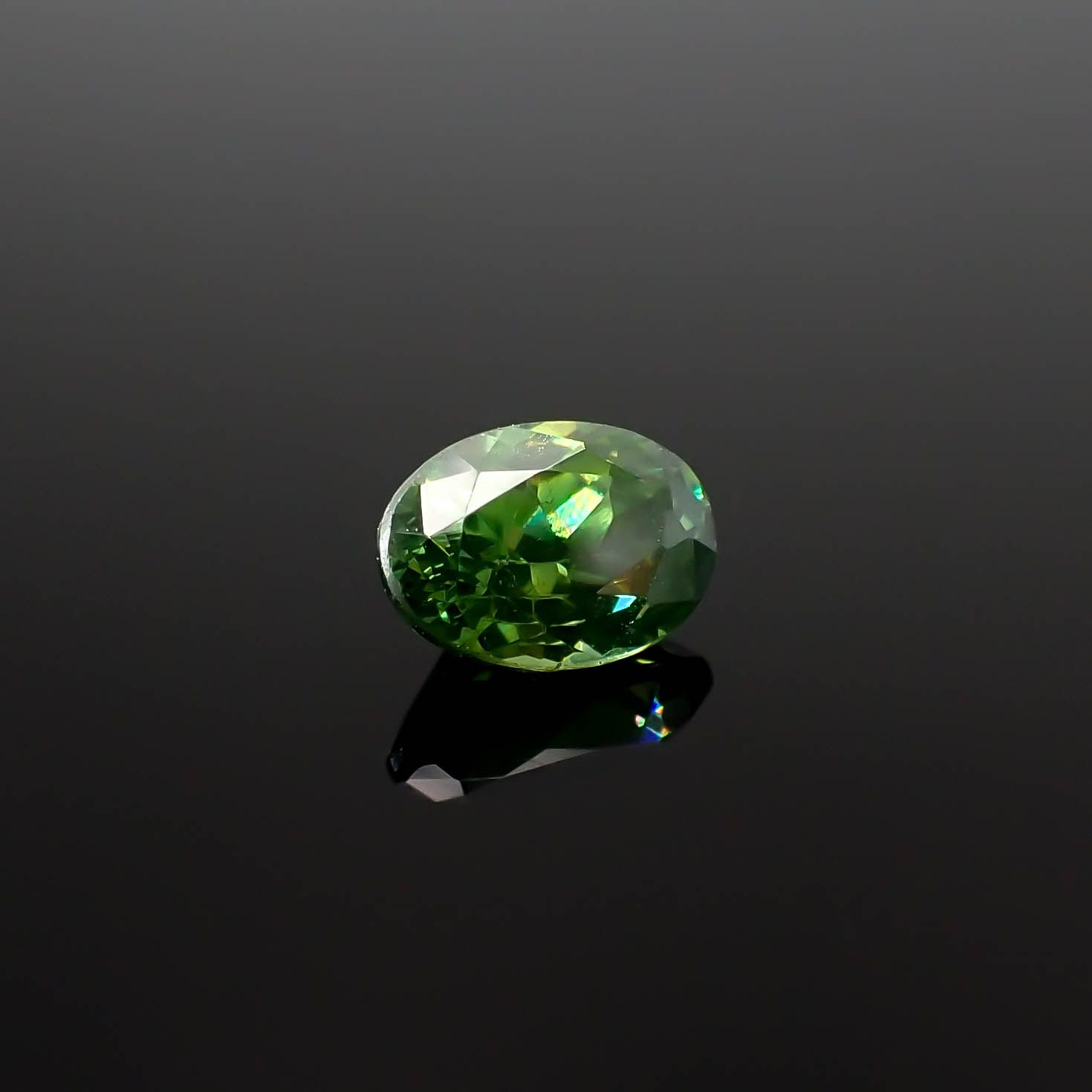 グリーンスファレライト(宝石名グリーン・スファレライト)ブルガリア産 0.907ct ソ付(彩珠)[231225082]6.4x4.6mm前後