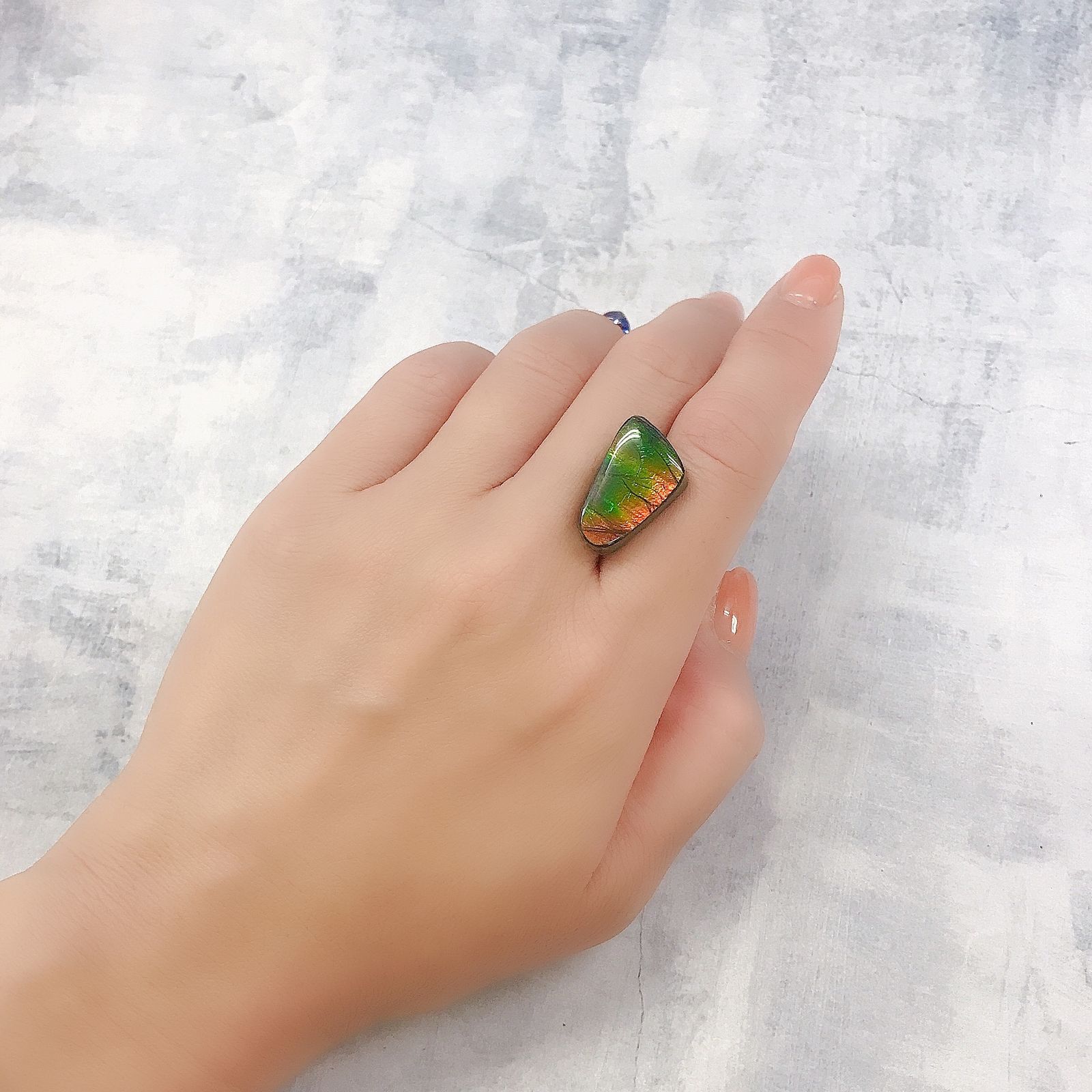 ◇フリーフォーム◇アンモライト トリプレット カナダ産 11.73ct[220817411]15.1x14.4mm前後