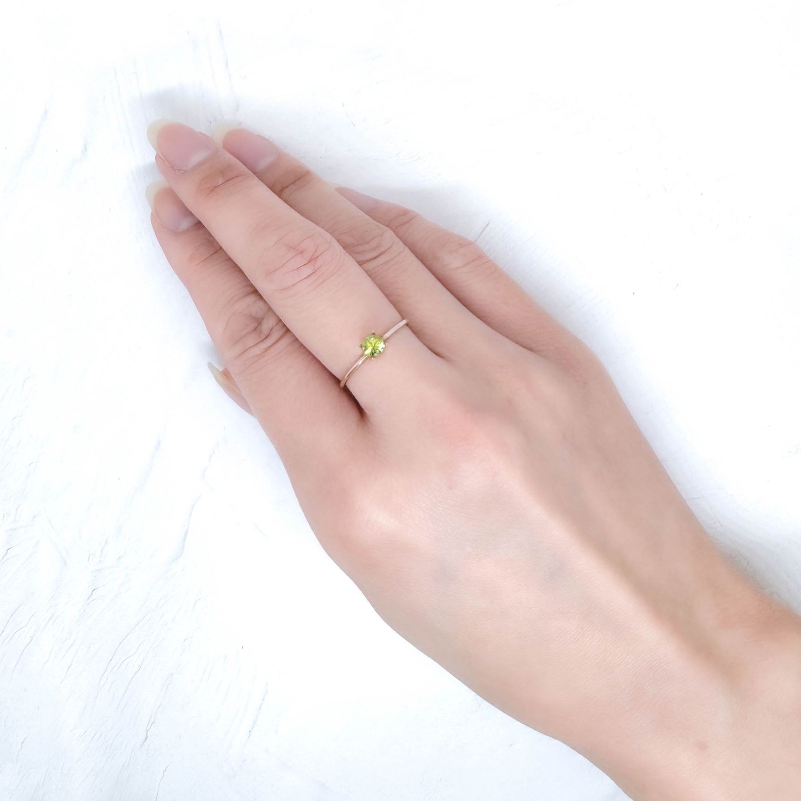 スフェーン(宝石名スフェーン)マダガスカル産 識別済 0.28ct / 3.9x3.9mm前後 [251231370]