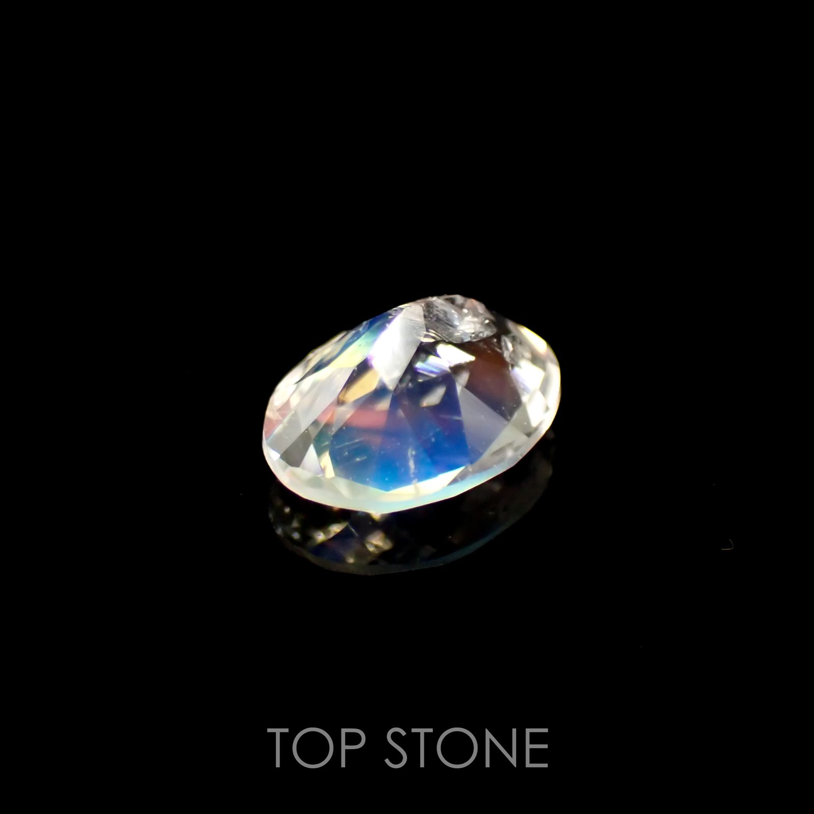 レインボームーンストーン(宝石名ラブラドライト)タンザニア産 0.98ct 識別済[220716857]7.9x6.1mm前後