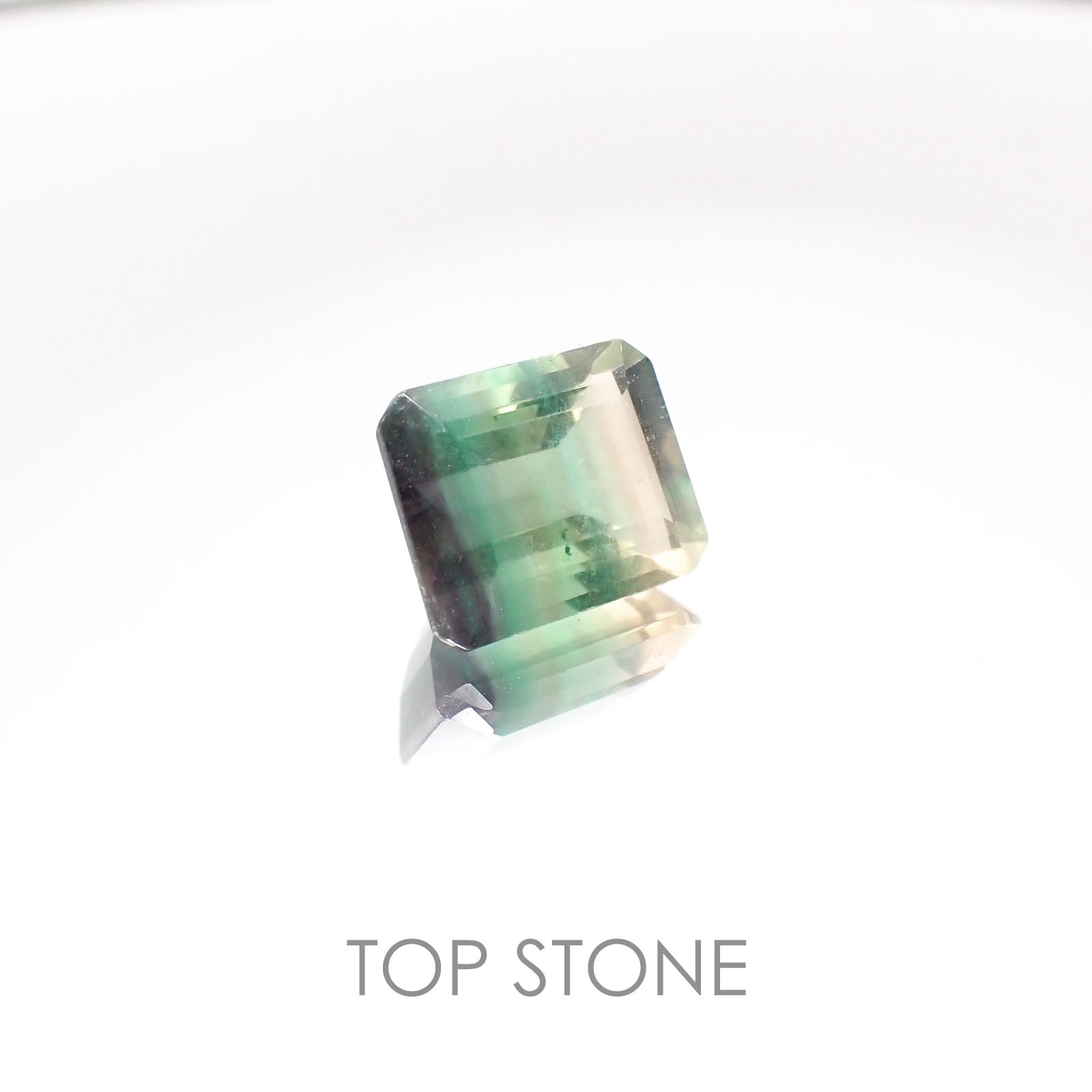 バイカラーフローライト ブラジル産 ルース 5.71ct[2010107059]11×9mm前後