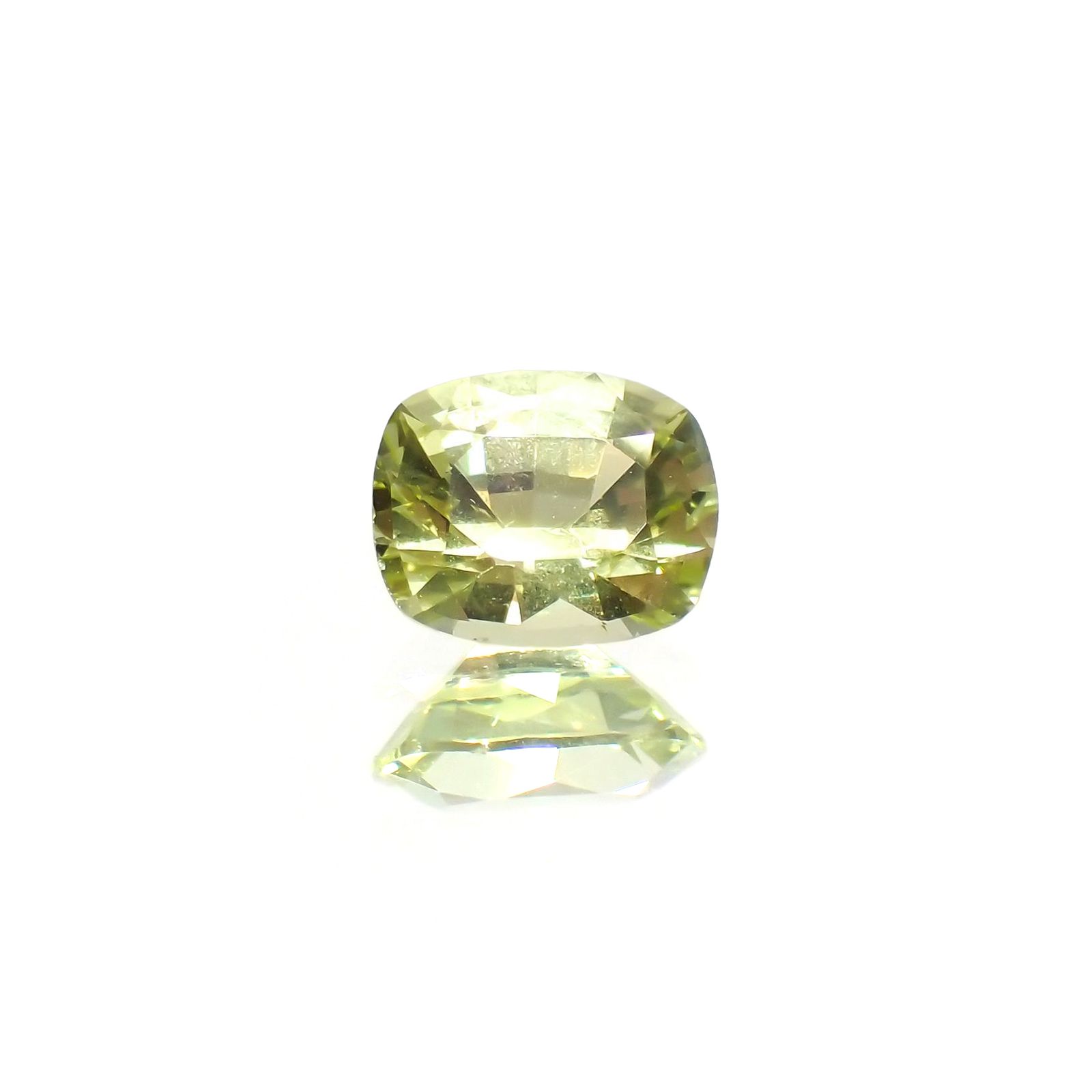 クリソベリル(宝石名クリソベリル)マダガスカル産 識別済 0.69ct / 5.8x4.6mm前後 [220114499]