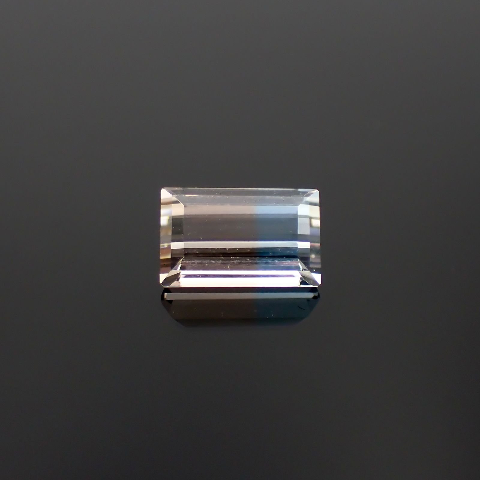 バイカラートパーズ ウクライナ産 1.90ct[231224890]8x5mm前後