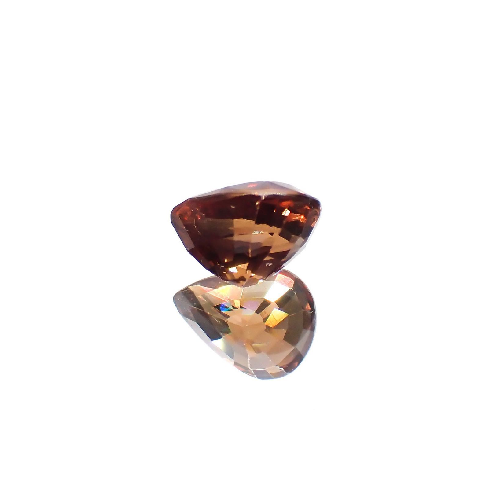 カラーシフトマラヤガーネット(宝石名ガーネット)タンザニア産 識別済 1.90ct / 7.8x5.9mm前後 [260415009]