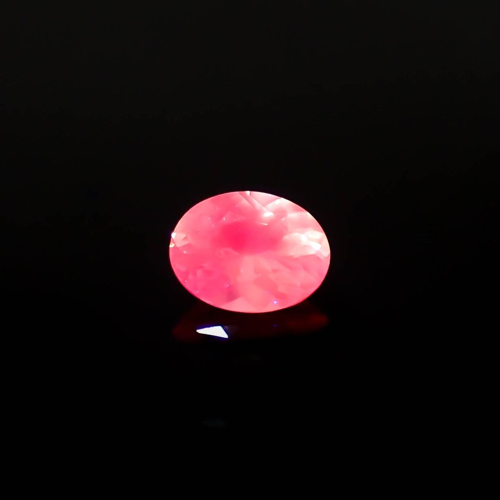 シルキーピンクサファイア 非加熱 ベトナム産 0.38ct / 5.1x3.8mm前後 [260822789]