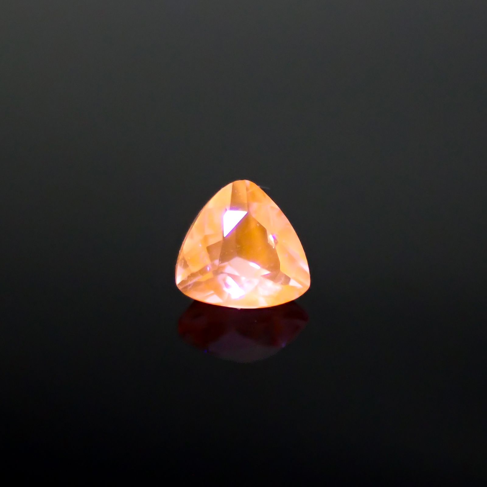 ハックマナイト アフガニスタン産 0.24ct [241029368]4.4x4.3mm前後