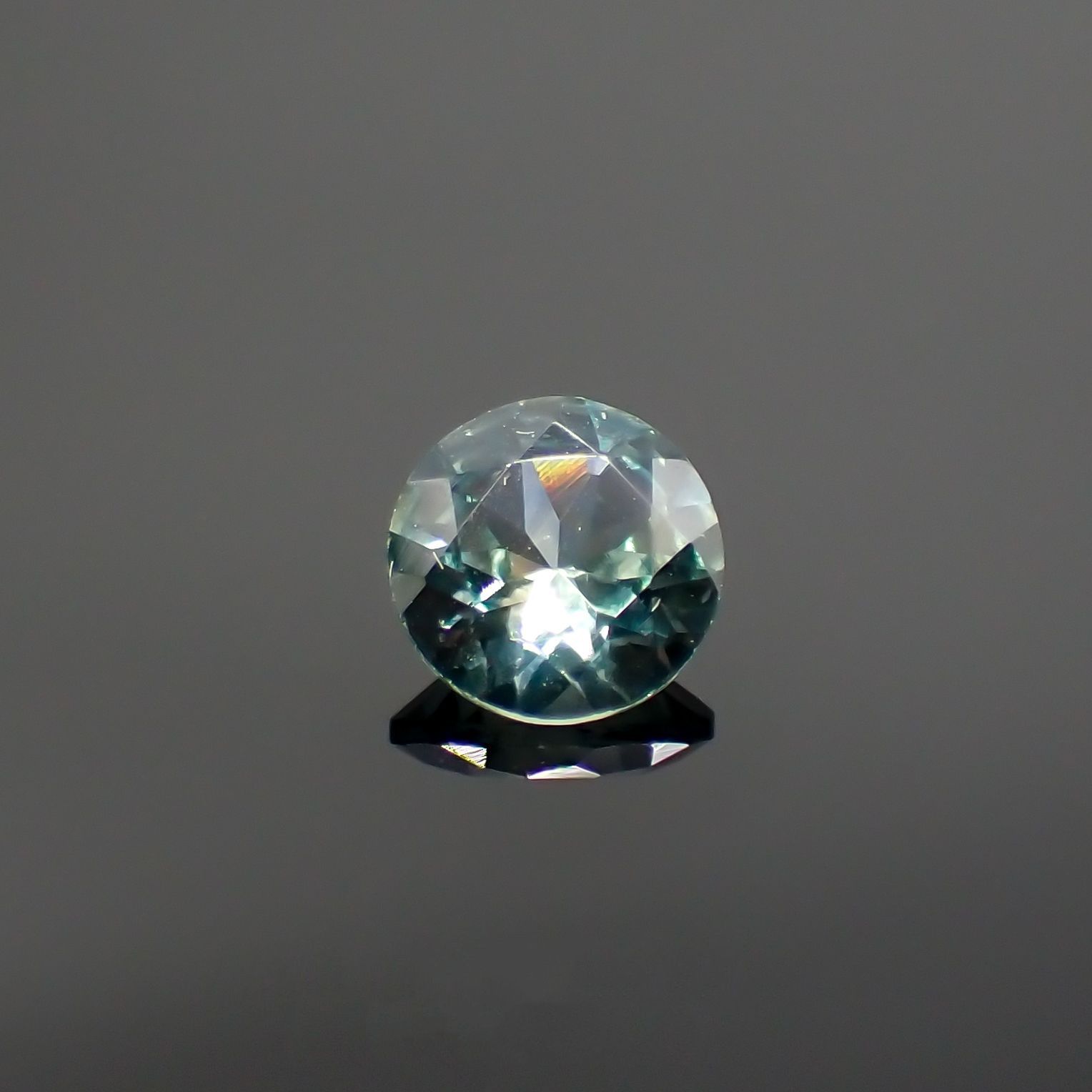 モンタナサファイア(宝石名サファイア) アメリカ・モンタナ州産 0.57ct 識別済[210712111]5.1×5.1mm前後