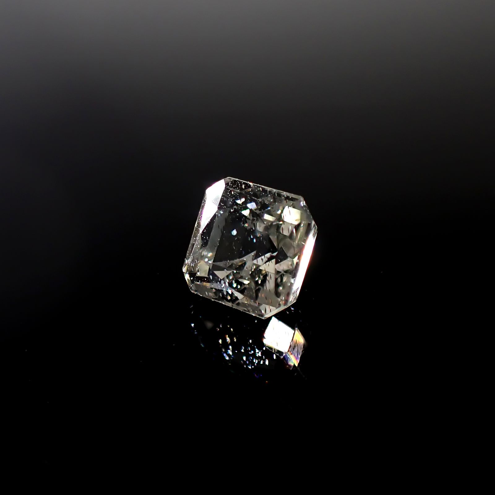 リリーパッドアパタイト フルオレッセンス アフリカ産 2.47ct [241129418]6.9x6.7mm前後