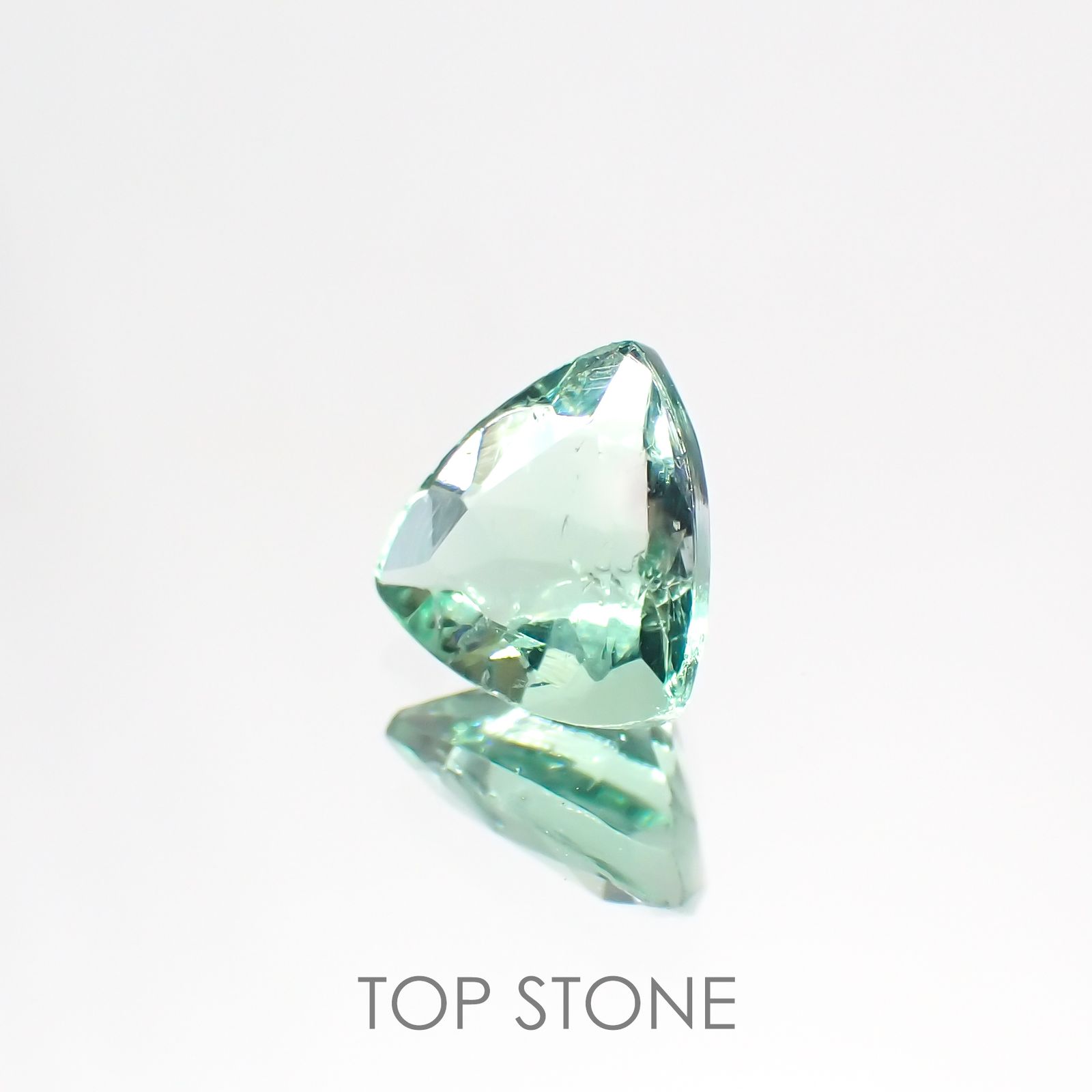 フローライト フルオレッセンス(宝石名フルオライト)イギリス・ロジャリー鉱山産 1.1ct 識別済[211113778]6.8x6.9mm前後