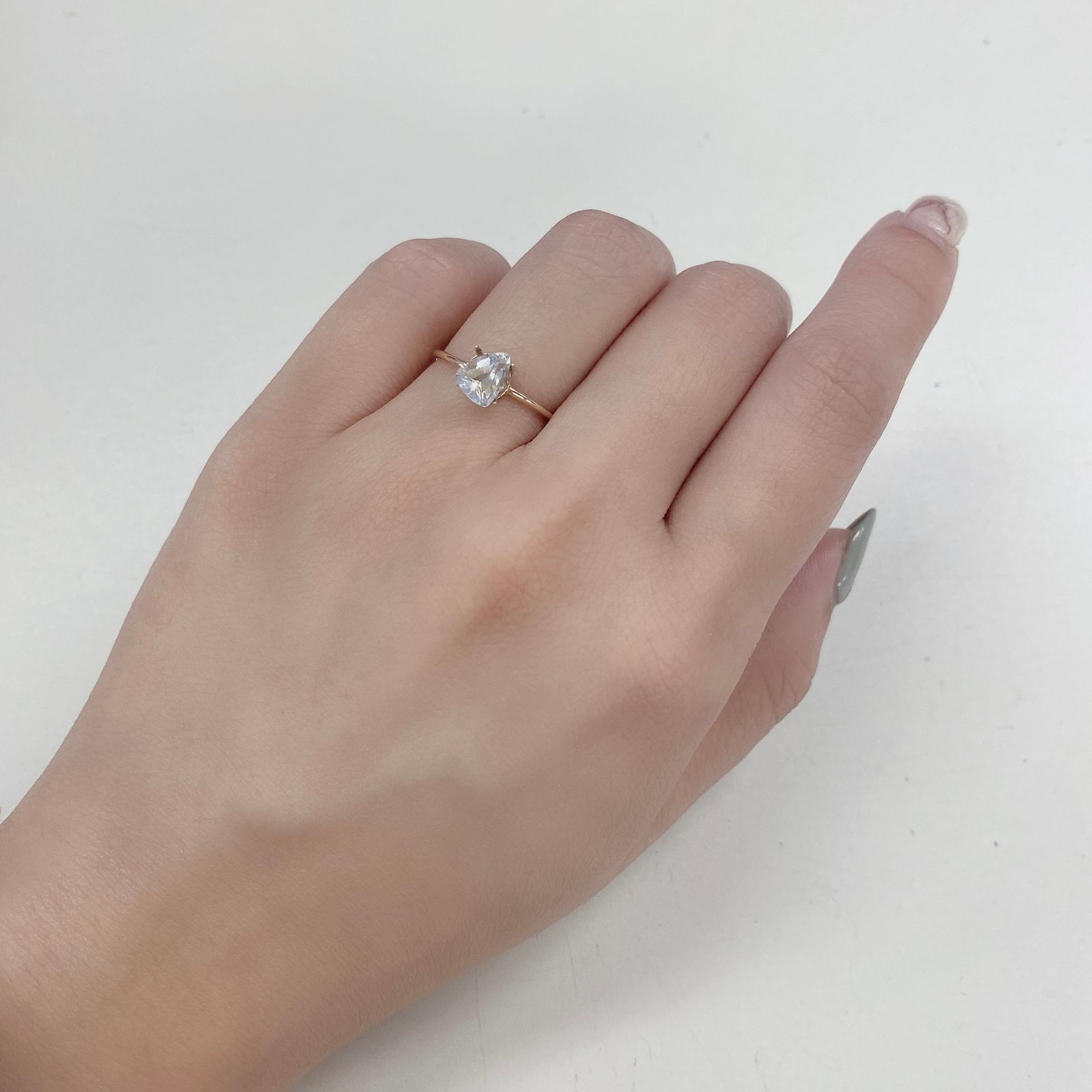 レインボームーンストーン(アンデシンラブラドライト) マダガスカル産 ルース 0.7ct[210410408]7×5.5mm前後