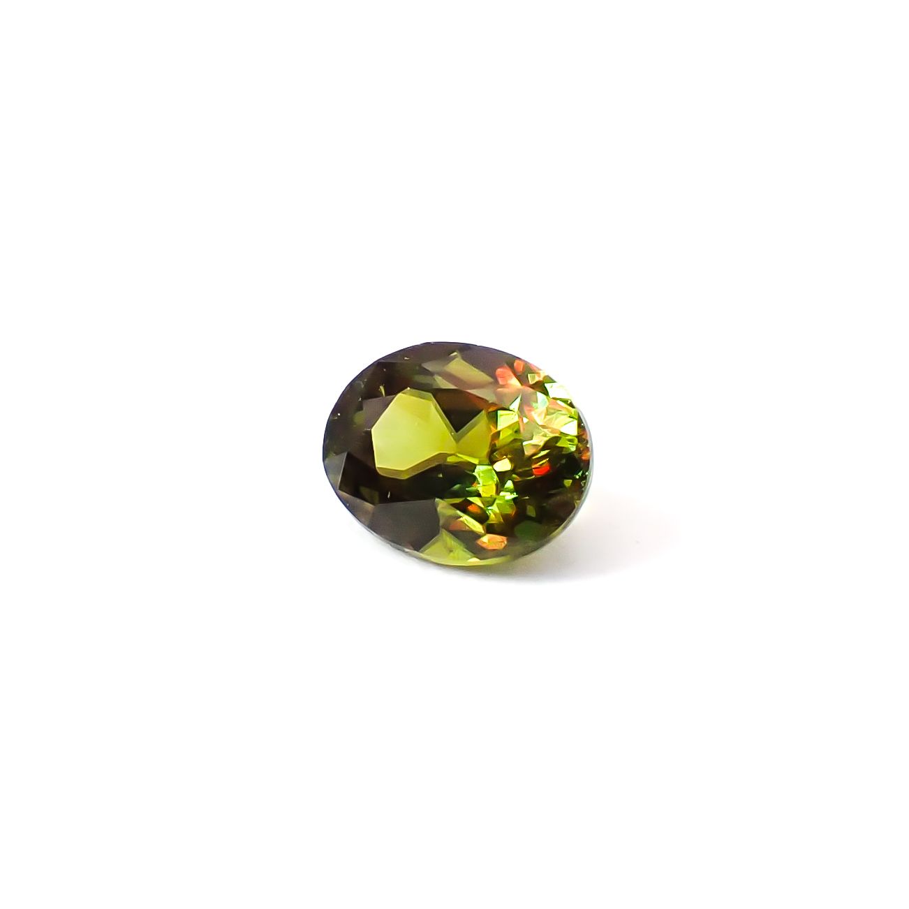 カラーチェンジスフェーン パキスタン産 0.38ct / 5.1x3.9mm前後 [260632436]
