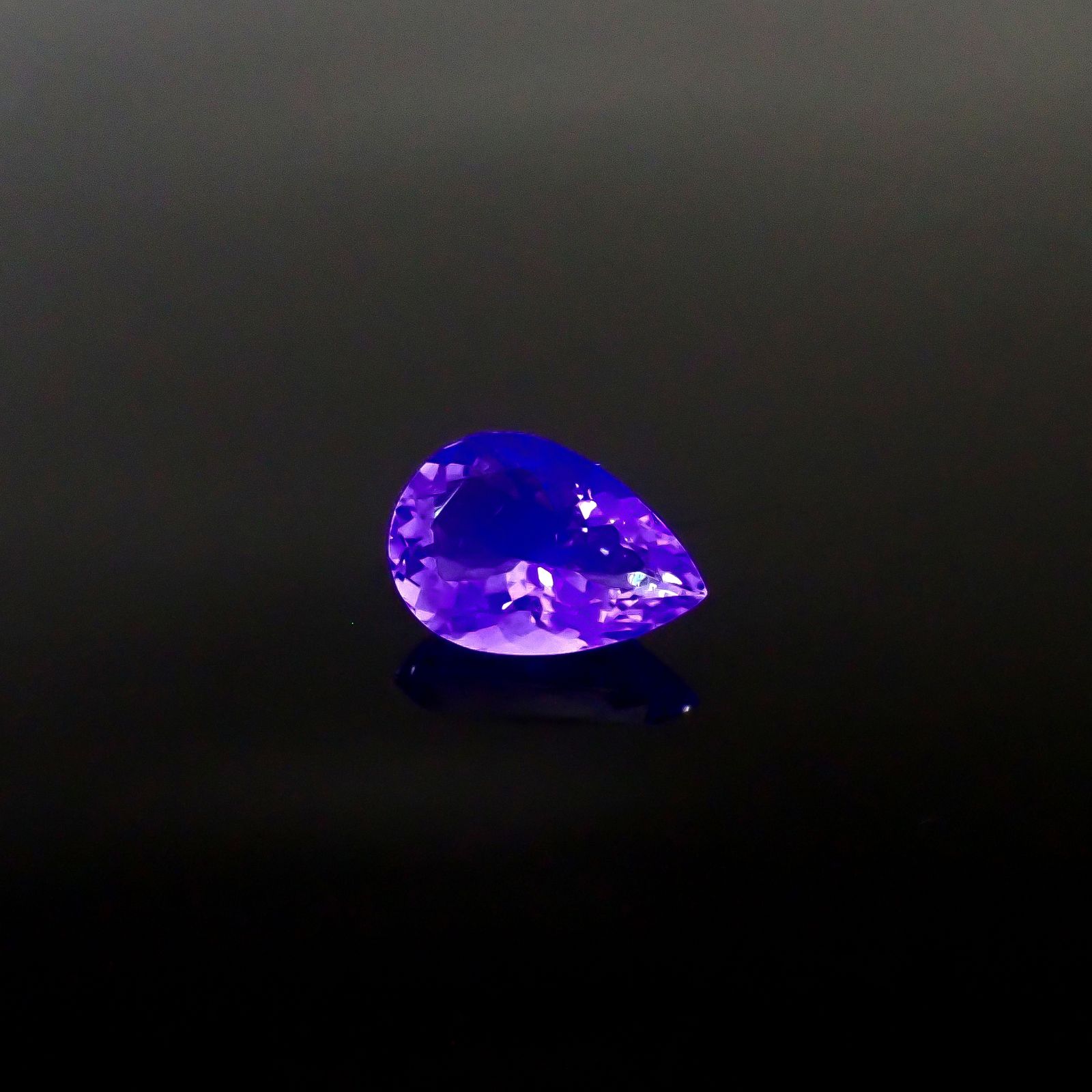 フローライト フルオレッセンス アフガニスタン産 4.15ct [250630519]12.9x8.8mm前後