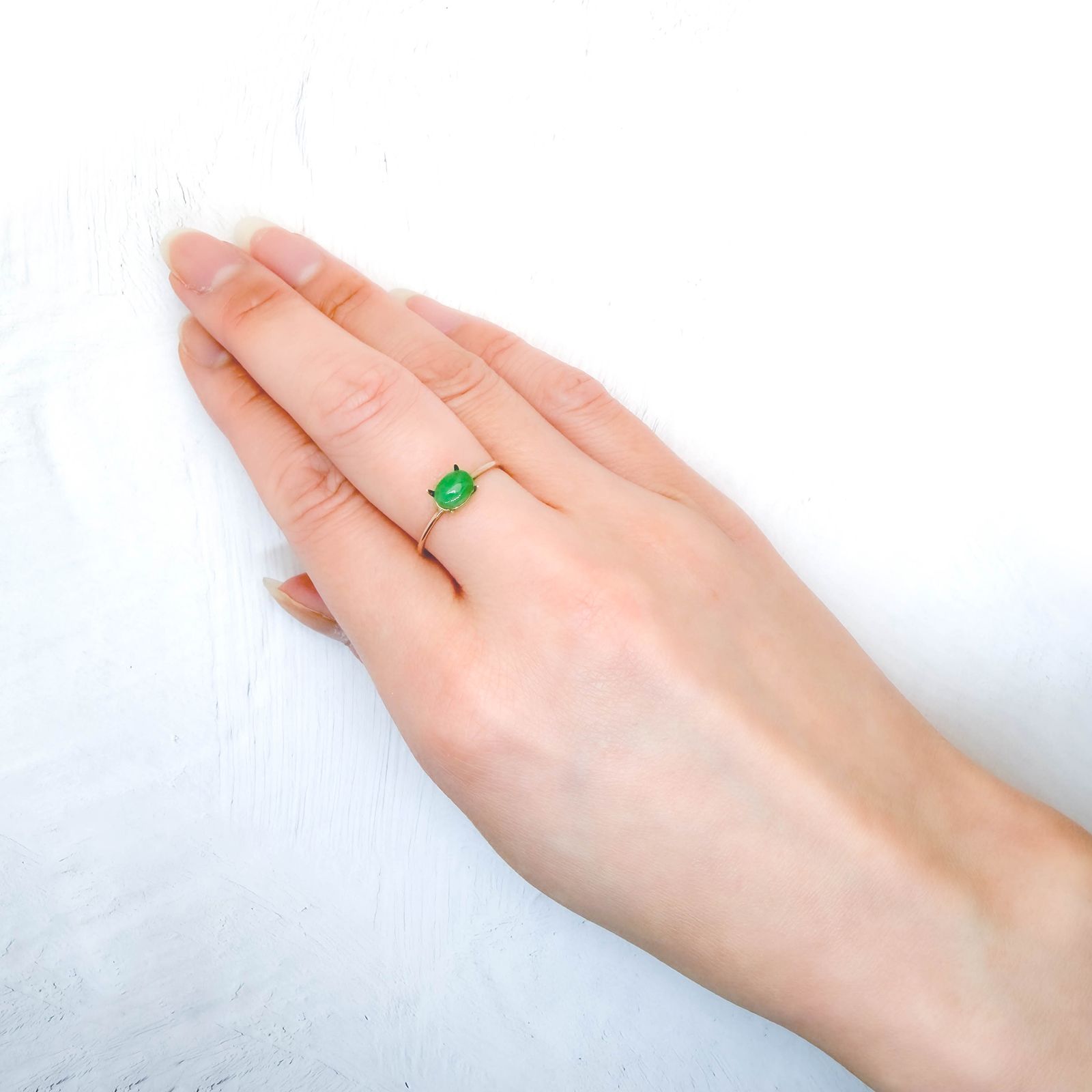 翡翠 ビルマ産 0.60ct / 6.2x4.6mm前後 [260532117]