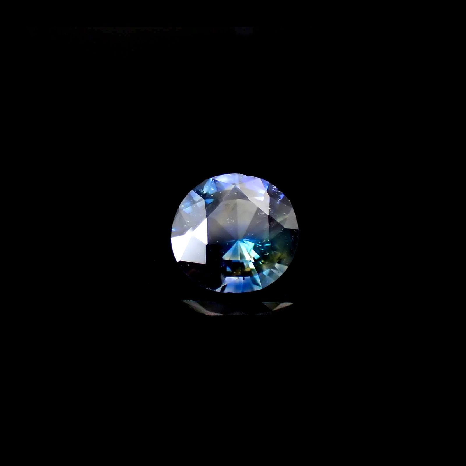 サファイア スリランカ/マダガスカル産 0.84ct [250329997]6x5.9mm前後