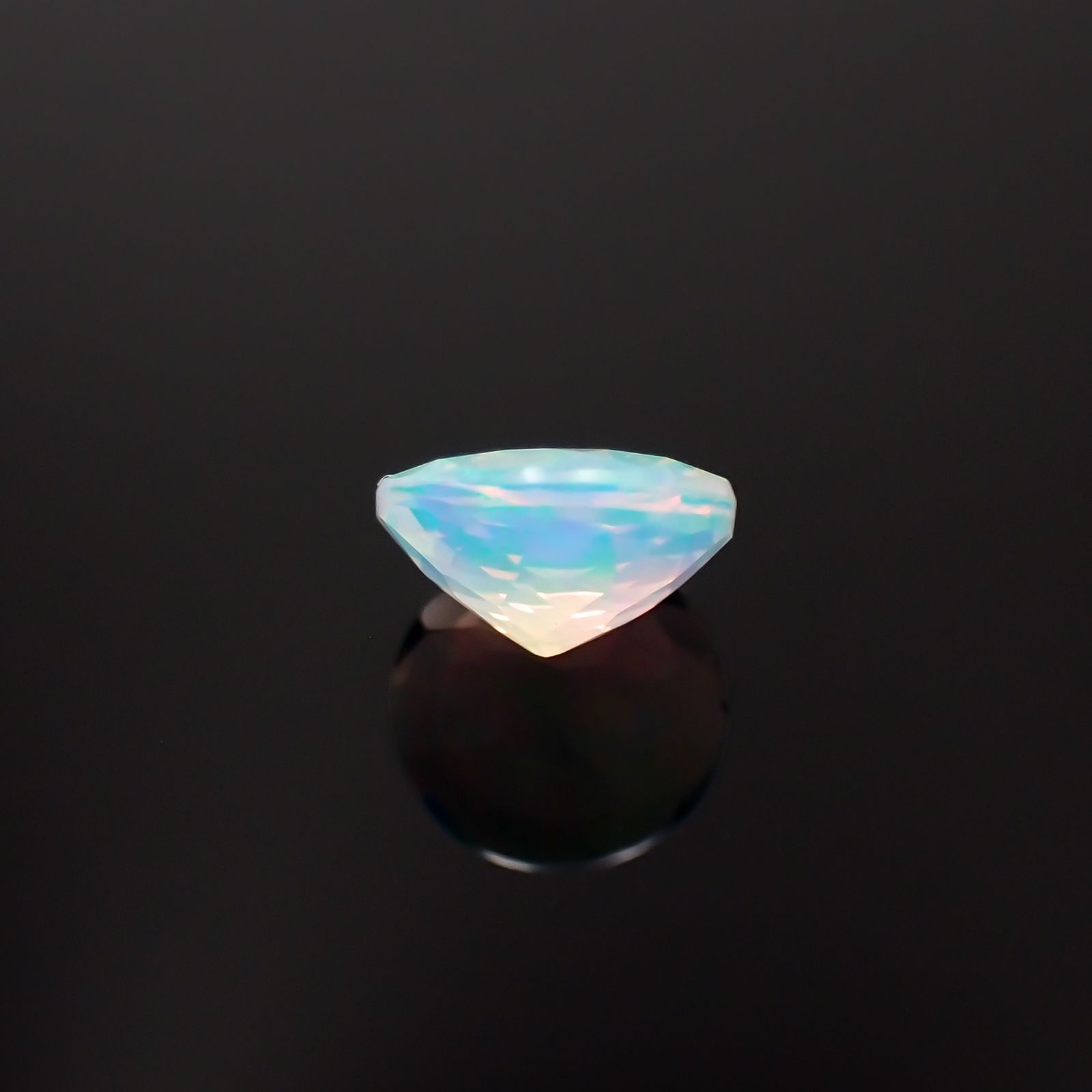 エチオピアオパール エチオピア産 0.67ct[230421407]6.8x6.7mm前後