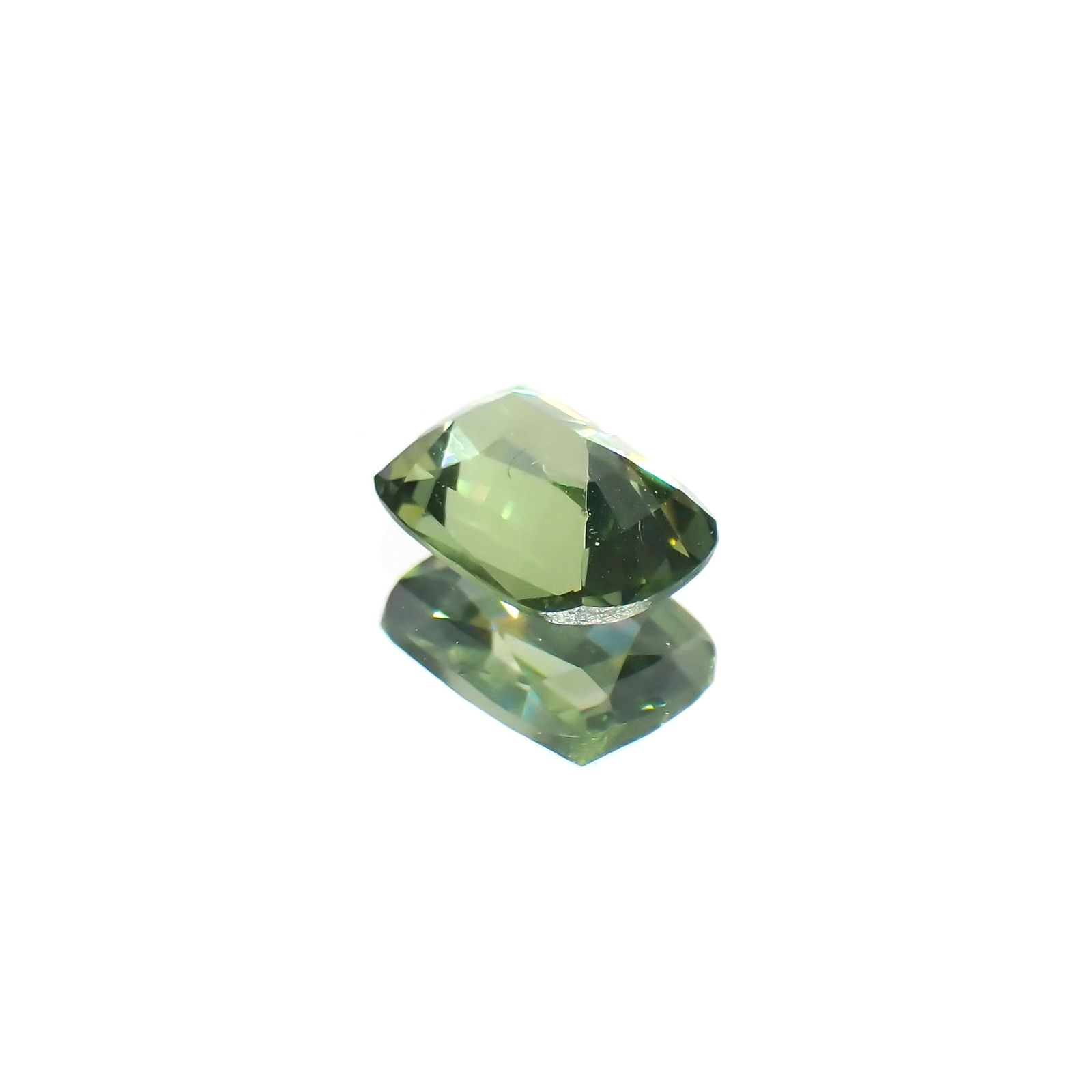 グリーンジルコン(宝石名ジルコン)スリランカ/カンボジア産 0.99ct 識別済[220114895]6.8x4.9mm前後