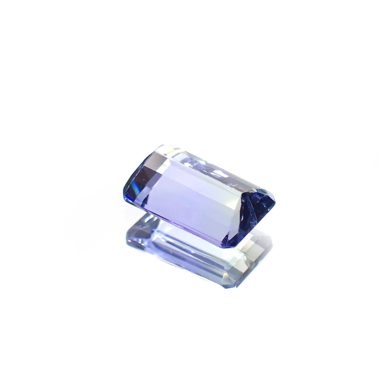 バイカラータンザナイト(宝石名バイカラー・ゾイサイト) タンザニア産 ソ付(彩珠) 0.983ct / 7.2x4.9mm前後 [210610942]