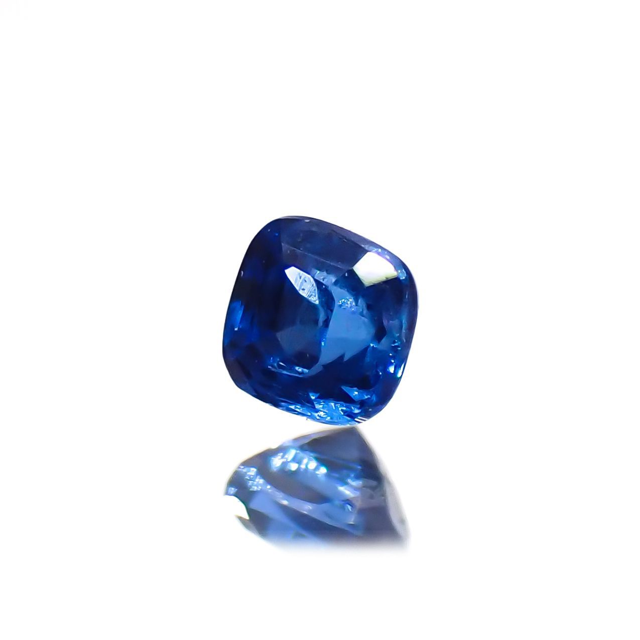 コバルトブルースピネル(宝石名コバルト ブルー・スピネル)ベトナム・ルクイエン産 0.053ct ソ付(彩珠)[221219526]2x1.9mm前後