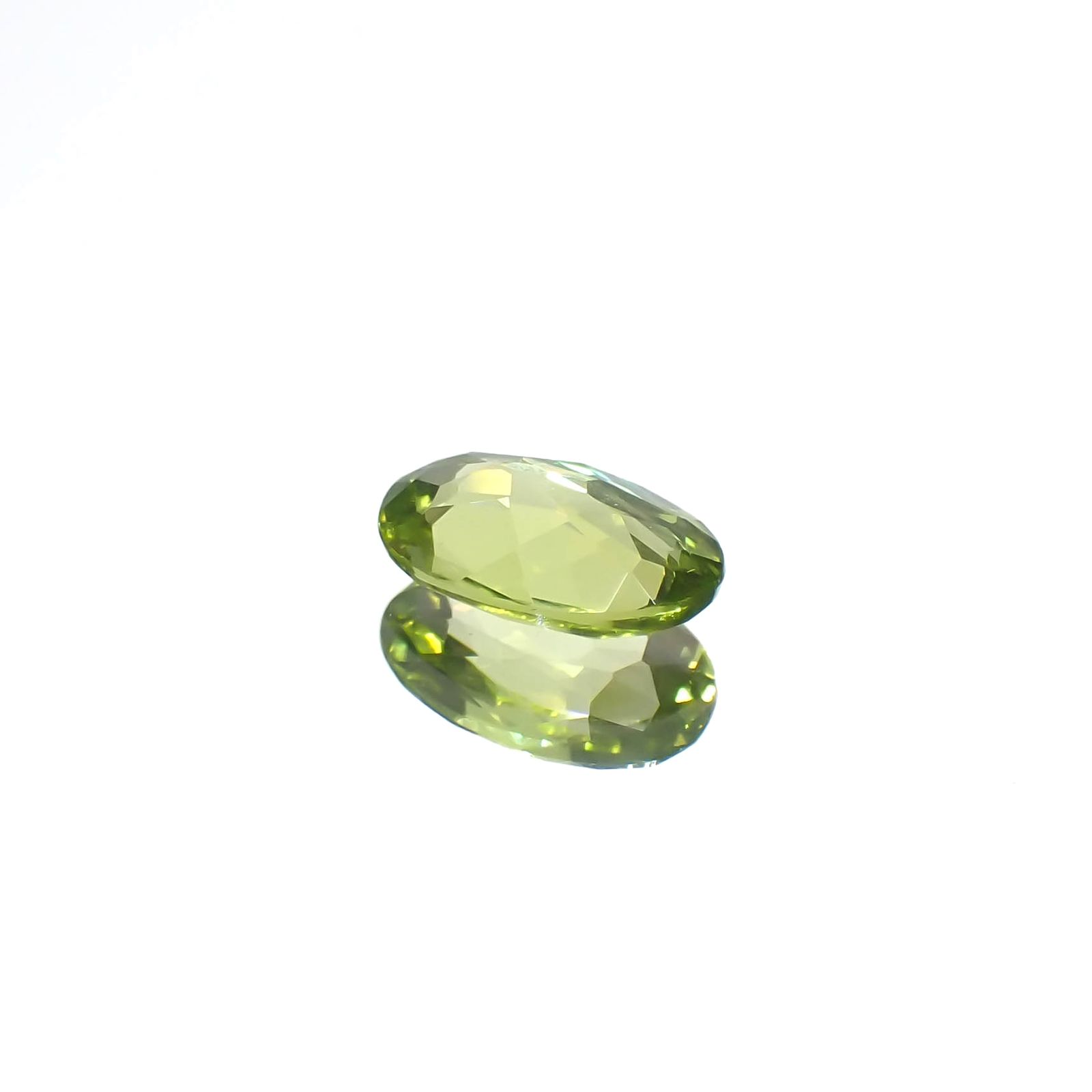 グリーンエンスタタイト(宝石名グリーン・エンスタタイト)カメルーン産 0.61ct 識別済[240125626]6.8x4.7mm前後