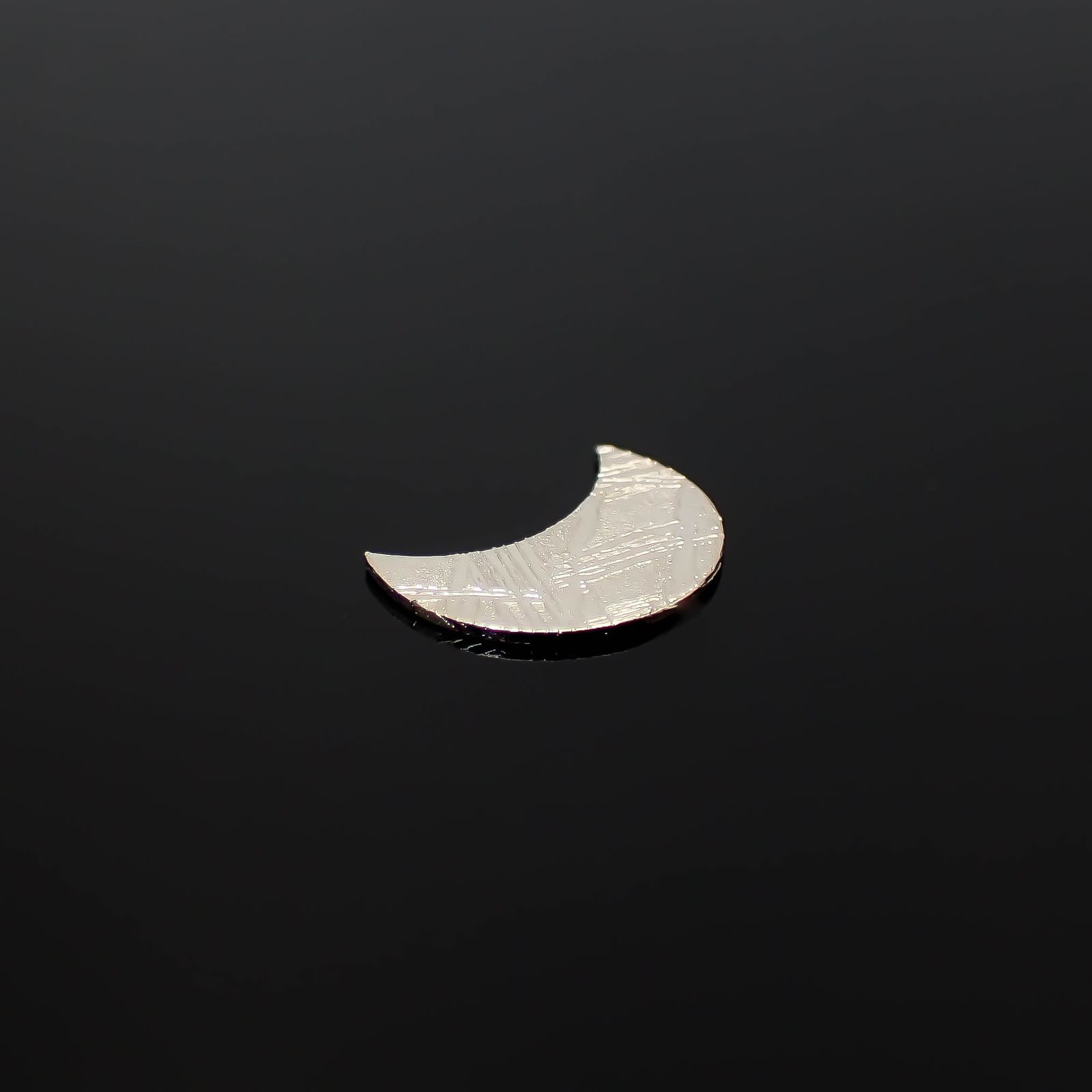 ◇カスタムカット・ムーン◇アルタイ隕石 発見地：中国 0.85ct [250330012]9.9x7.3mm前後