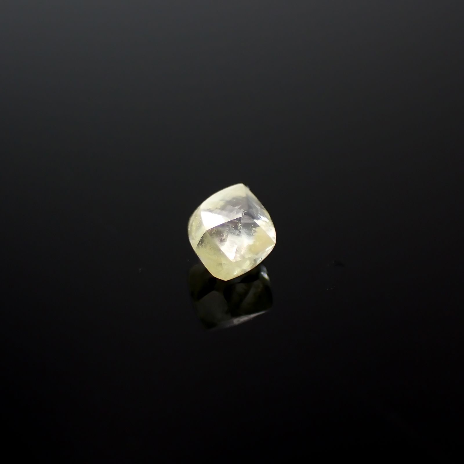 ソーヤブルダイヤモンド 原石 0.23ct[240326747]3.4x3.1mm前後