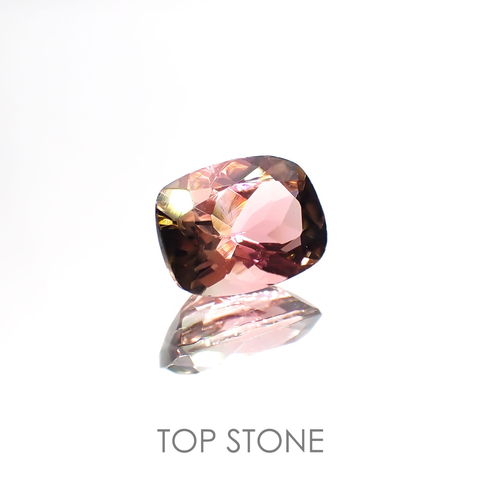 パーティカラートルマリン(宝石名パーティカラード・トルマリン) コンゴ民主共和国産 1.630ct ソ付(彩珠)[211013606]8.2×6.3mm前後