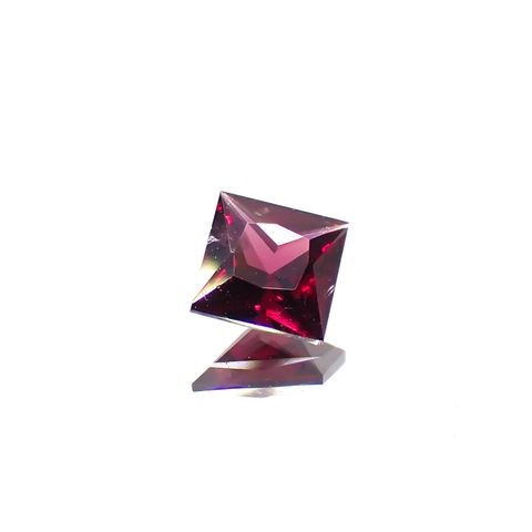 ◇プリンセスカット◇アントヒルガーネット(クロムパイロープガーネット) アメリカ・アリゾナ州産 0.34ct[240527830]3.9x3.9mm前後