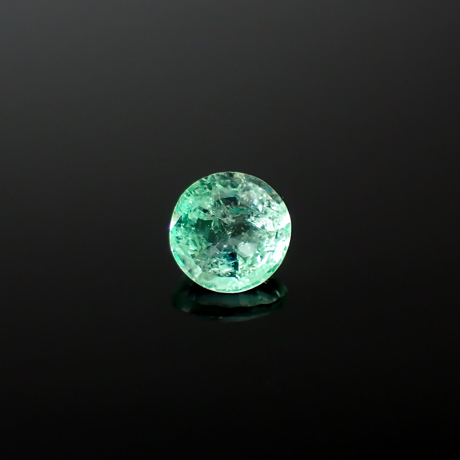 パステルカラーエメラルド コロンビア産 0.58ct[240225945]5.4x5.4mm前後