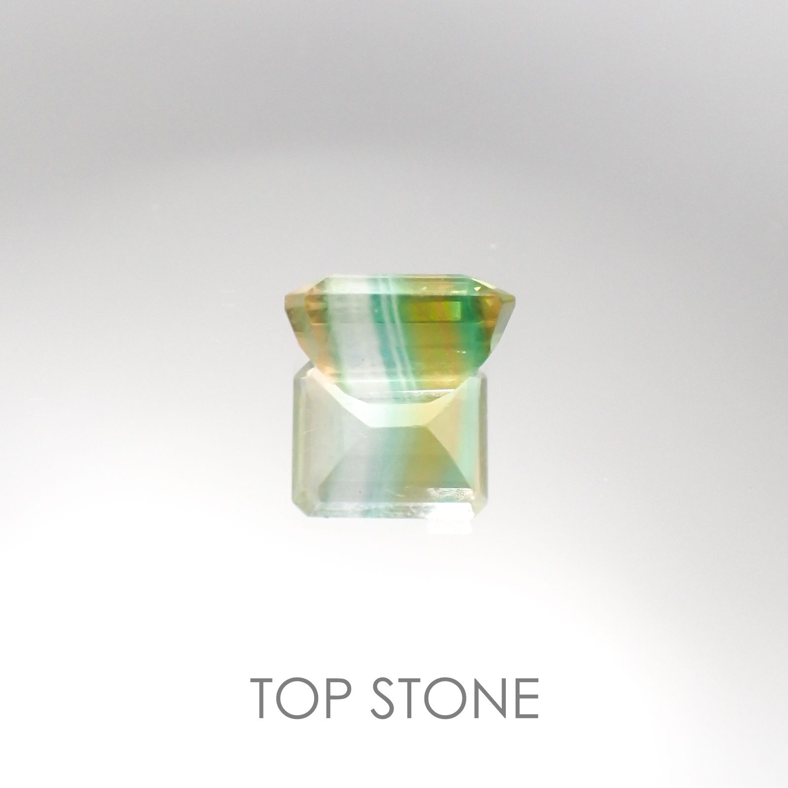 バイカラーフローライト ブラジル産 ルース 5.76ct[20095597]11.1×9mm前後