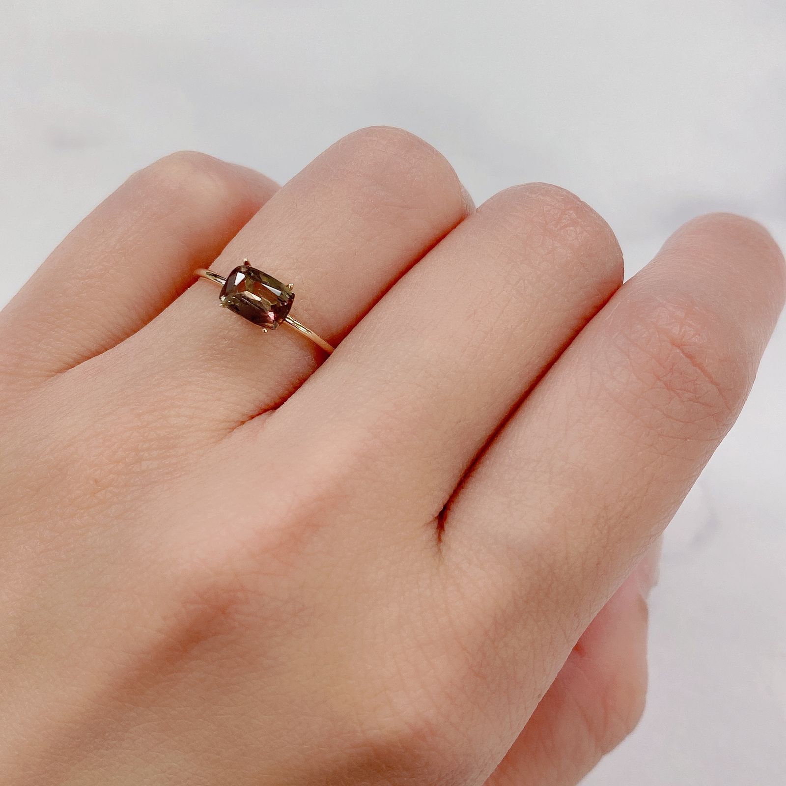 アキシナイト(宝石名アキシナイト) パキスタン産 0.64ct 識別済[20128805]6.4×4.6mm前後