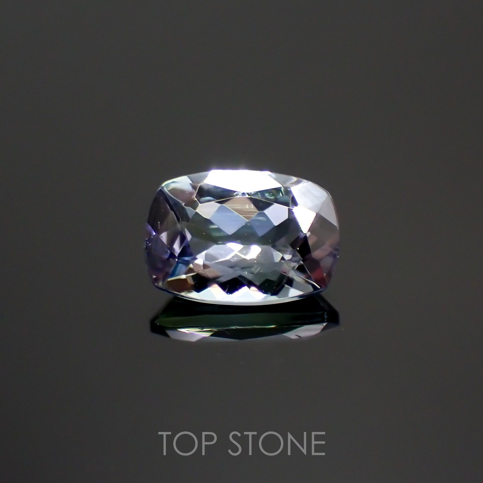バイカラータンザナイト(宝石名タンザナイト) タンザニア産 0.82ct 識別済[210812666]6.9×4.9mm前後