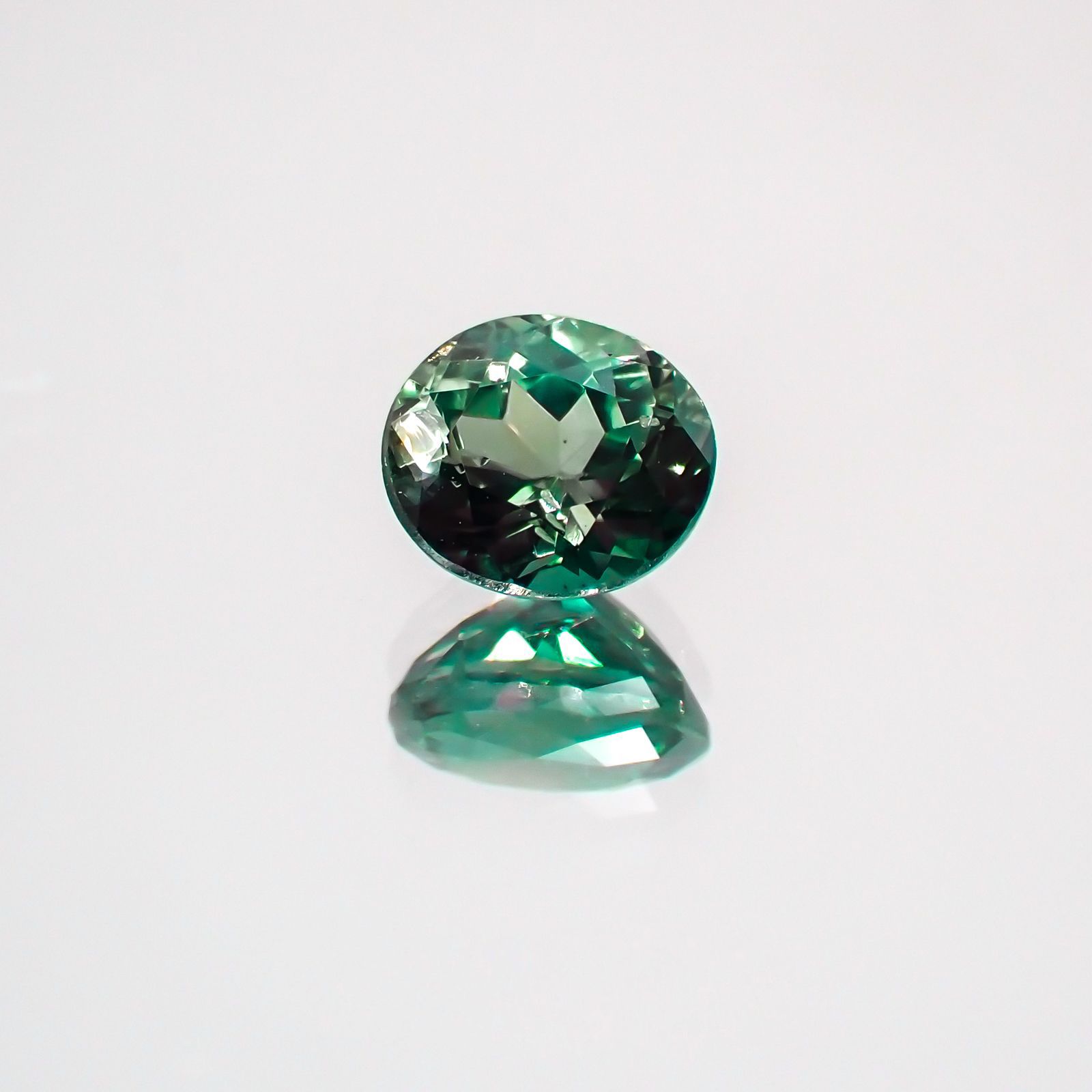 アレキサンドライト ブラジル産 ルース 0.58ct[210310315]5.1×4.4mm前後