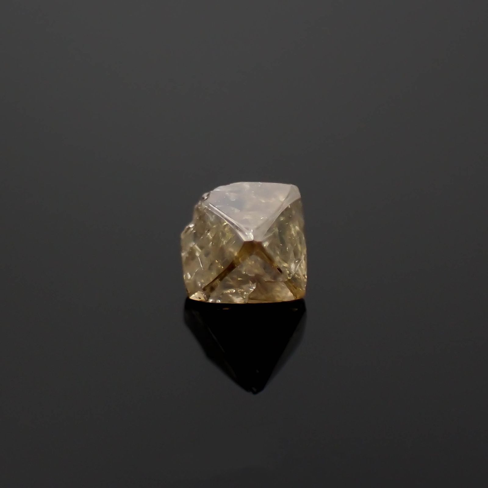 ソーヤブルダイヤモンド原石 0.38ct[230119763]4.3x3.7mm前後