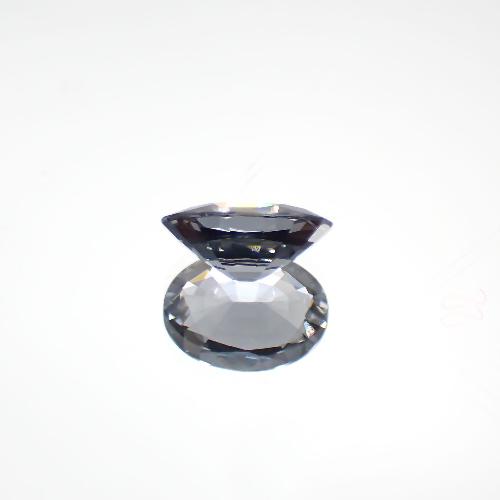 プラチナスピネル(宝石名スピネル) ビルマ産 0.746ct ソ付(彩珠)[210611374]7×5.1mm前後