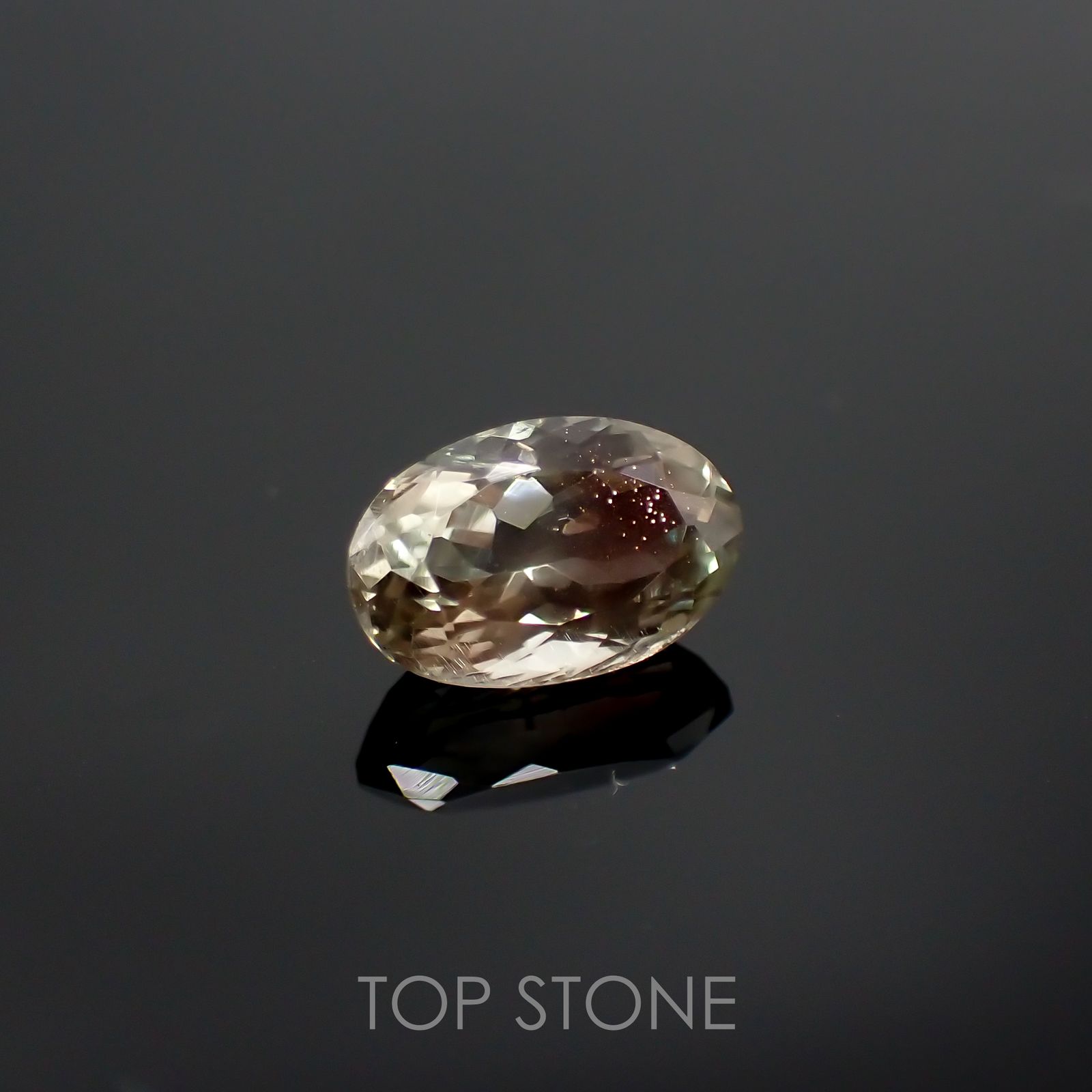 バイカラーオレゴンサンストーン(宝石名バイカラー・ラブラドライト) アメリカ・オレゴン州産 1.090ct ソ付(彩珠)[210711951]8.1×5.3mm前後