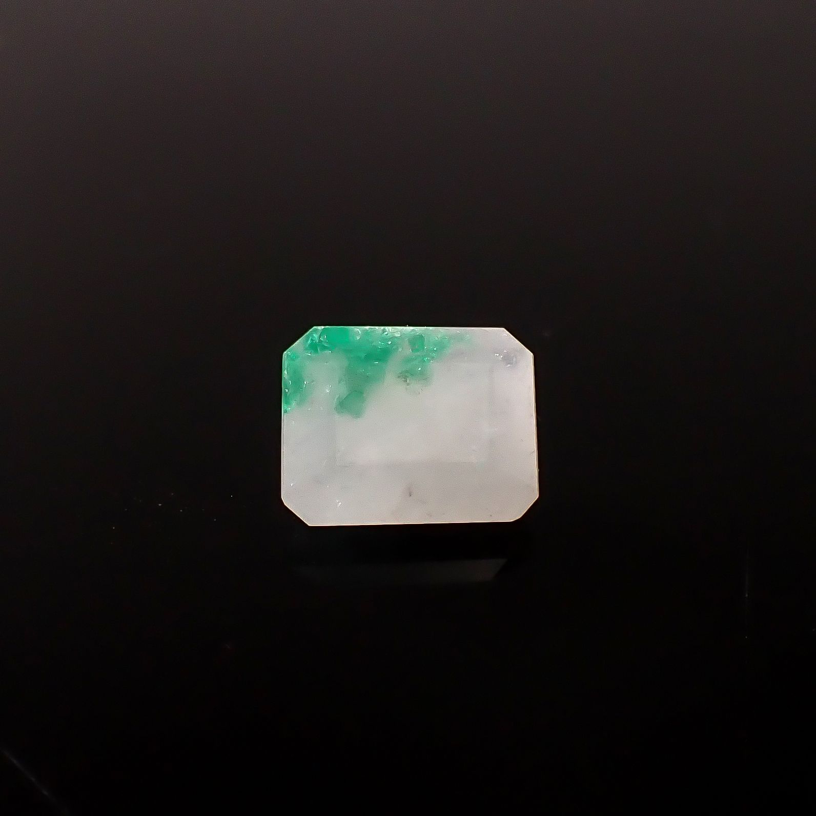 エメラルドインクォーツ パキスタン産 4.37ct / 11.3x9mm前後 [260231652]