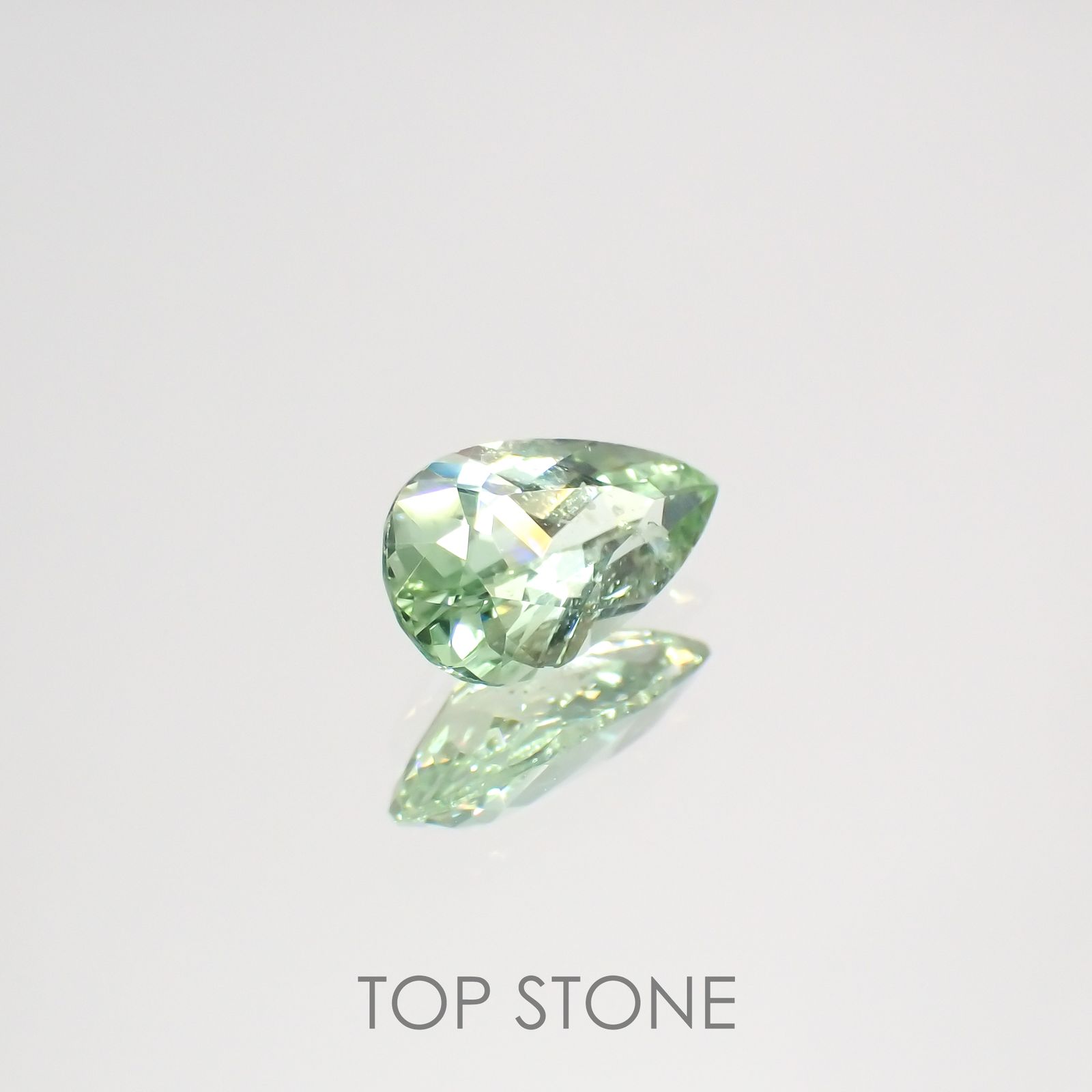 バナジウムコーネルピン(宝石名コーネルピン)タンザニア・タンガ州産 0.86ct 識別済[220115620]8.3x4.9mm前後