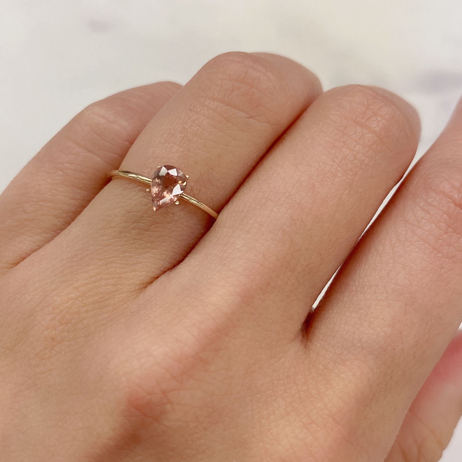 カラーチェンジマラヤガーネット(宝石名ガーネット) タンザニア産 0.65ct 識別済[21029649]6.3×4.6mm前後